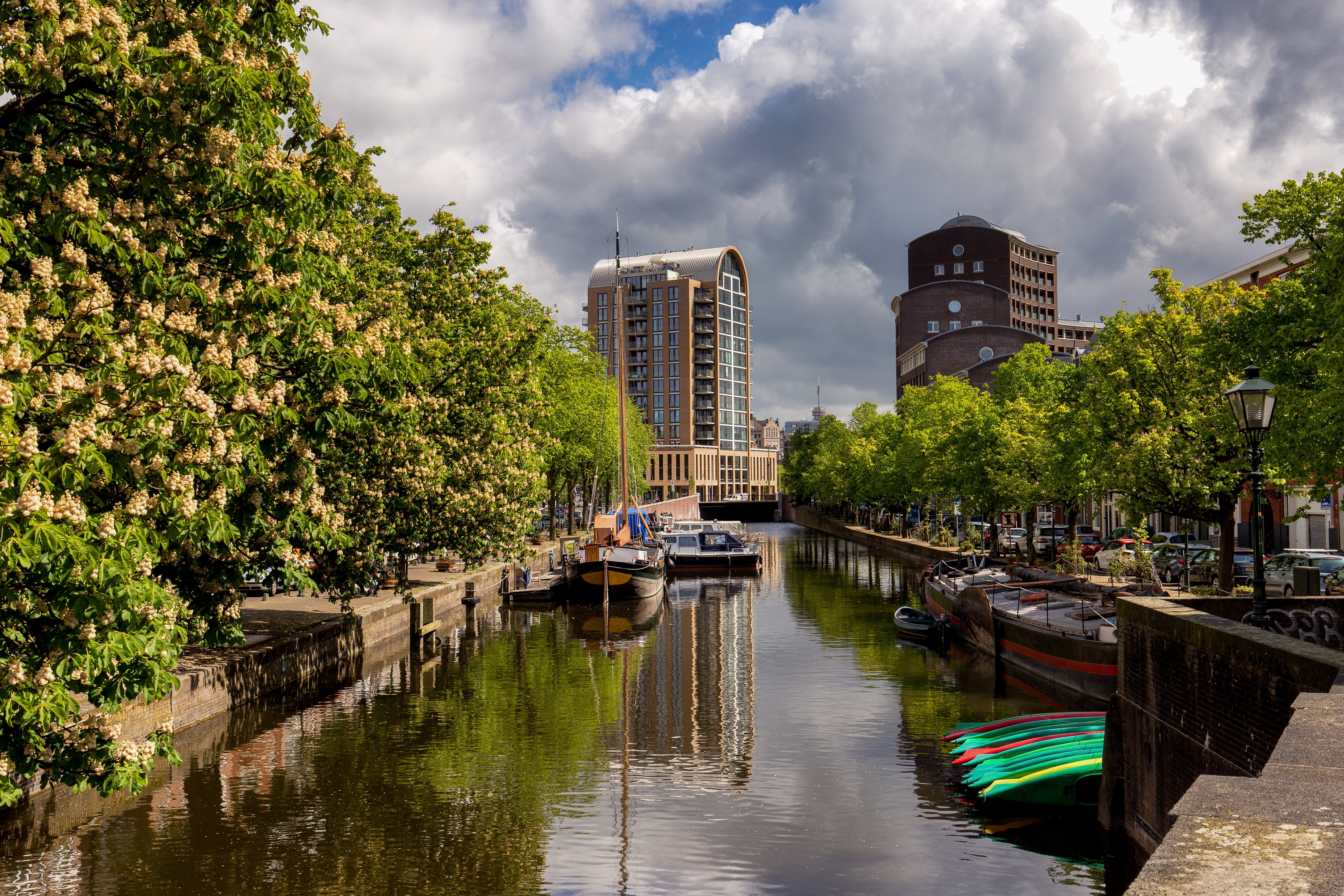 Canal in The Hague, Netherlands with boats and buildings HD Wallpaper