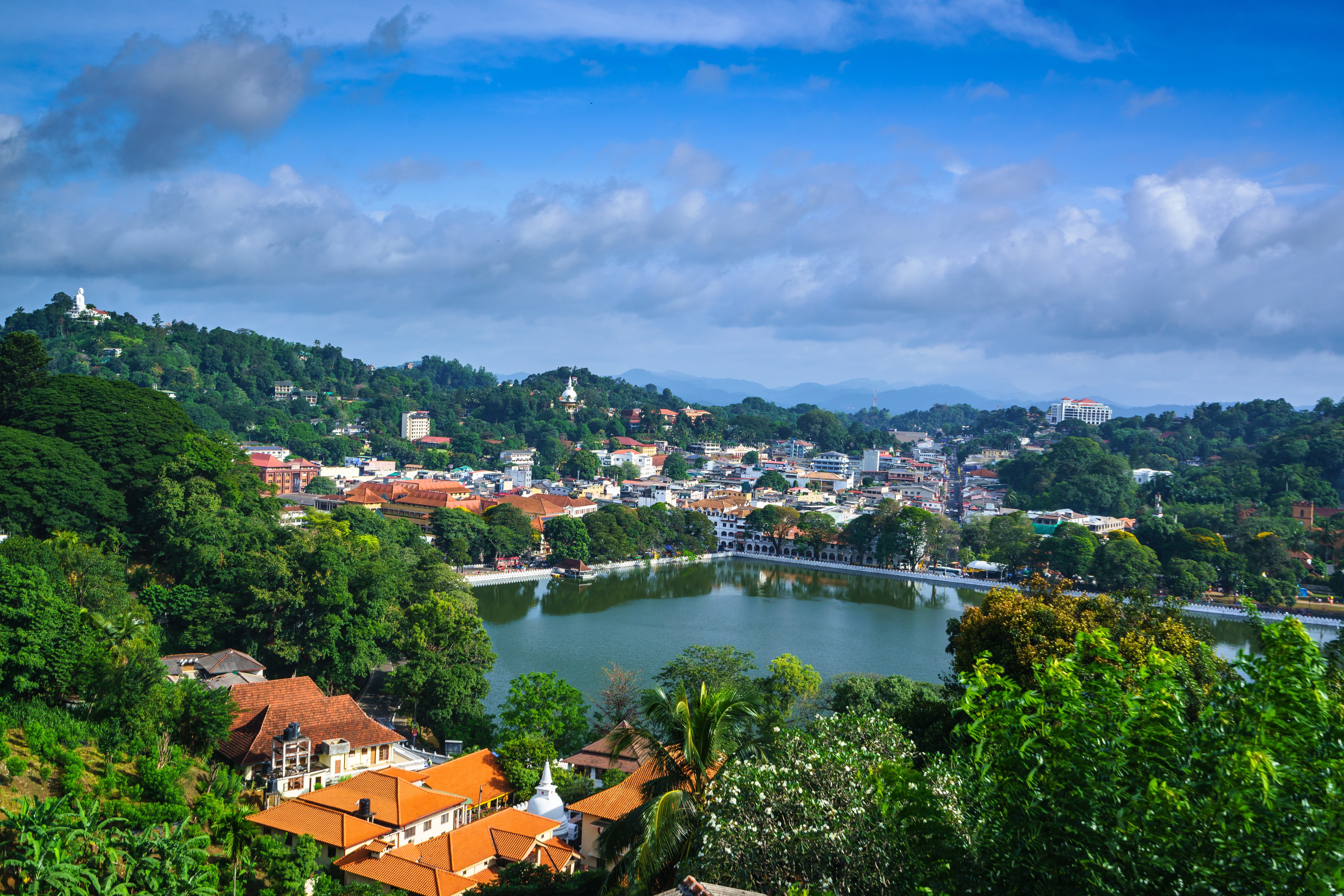 Kandy, Sri Lanka cityscape with lake and hills HD Wallpaper