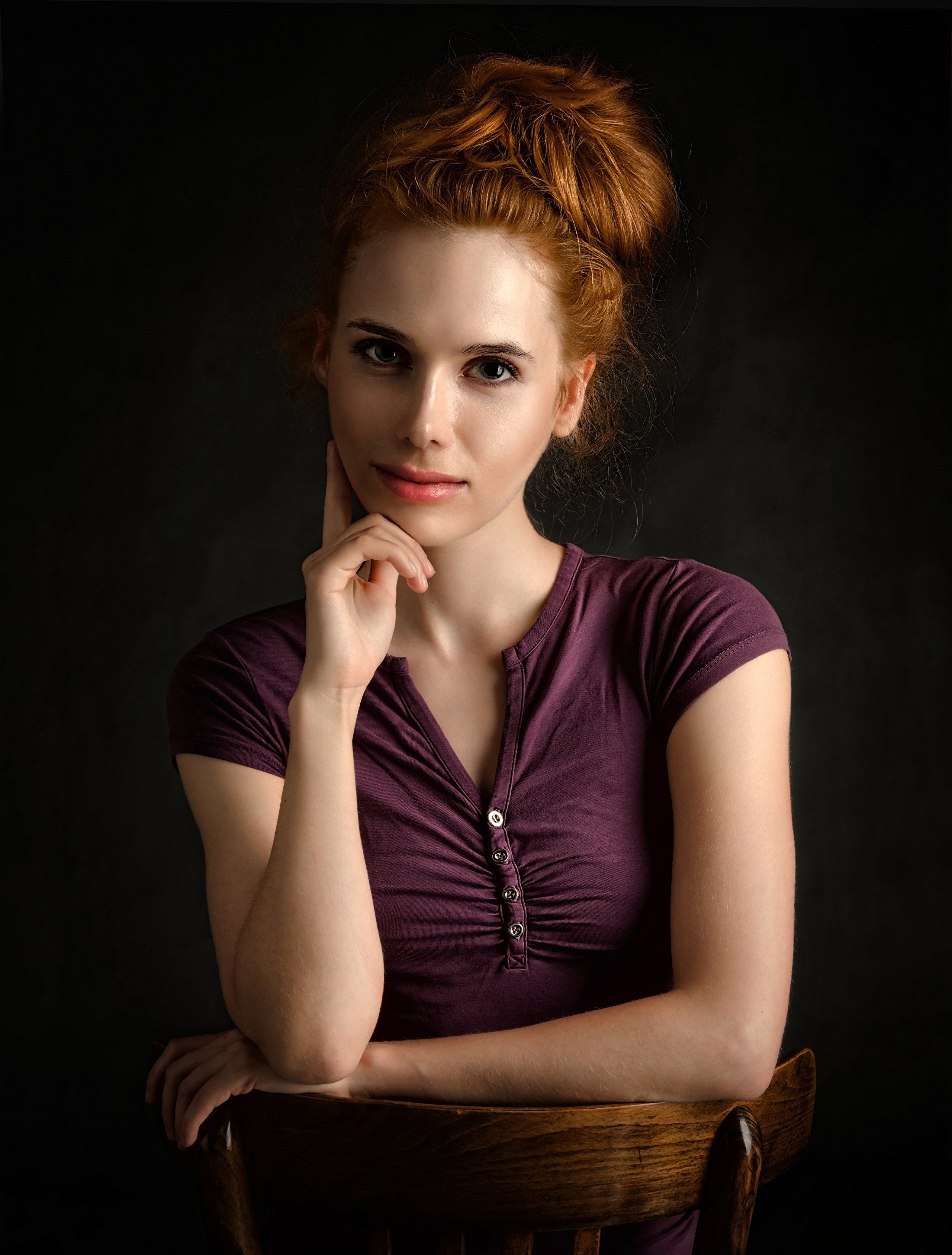 Redhead girl with hand on chin HD Phone Wallpaper