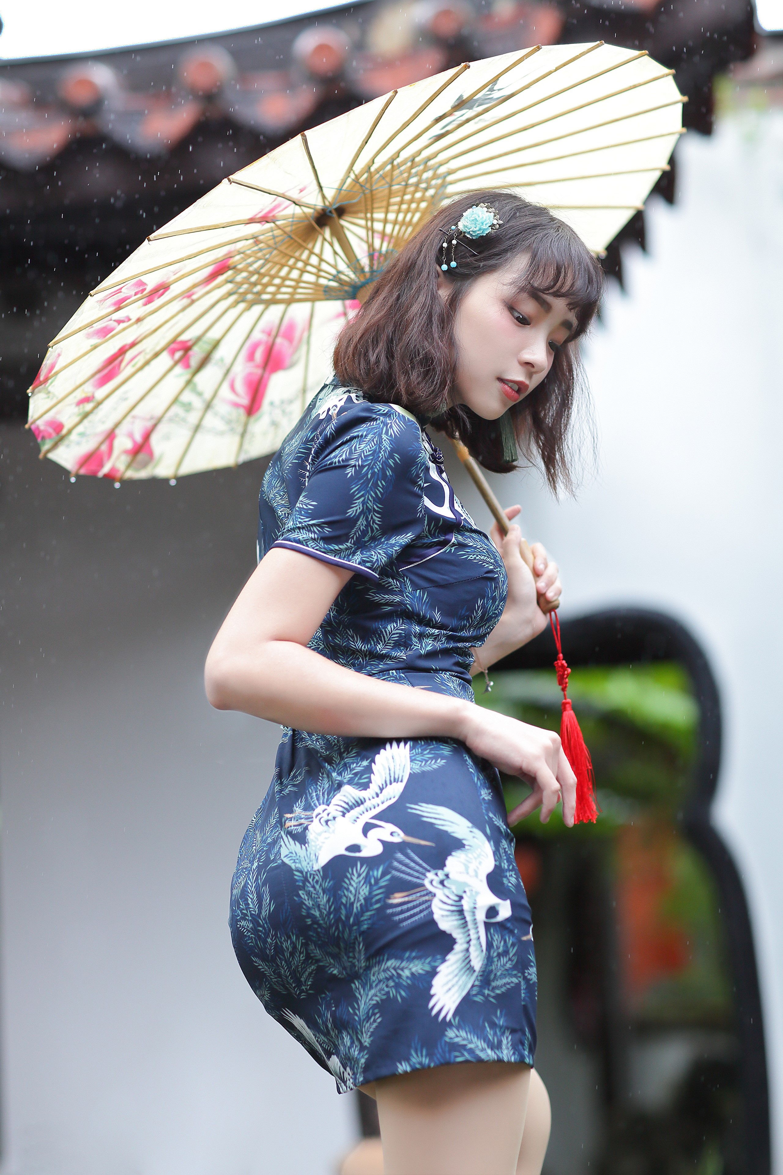 Woman in a traditional dress holding an umbrella HD Phone Wallpaper
