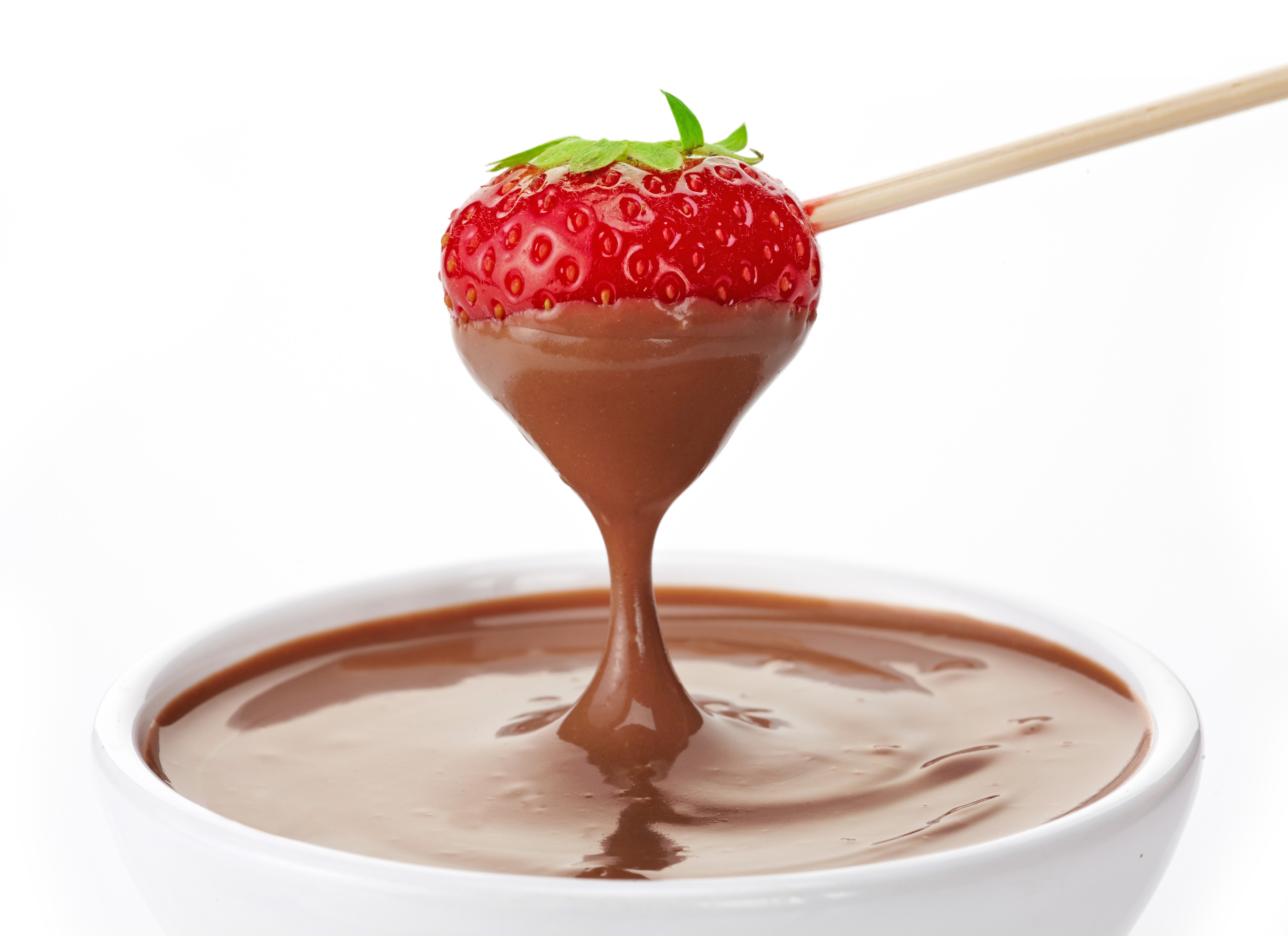 Strawberry dipped in chocolate in a bowl HD Wallpaper