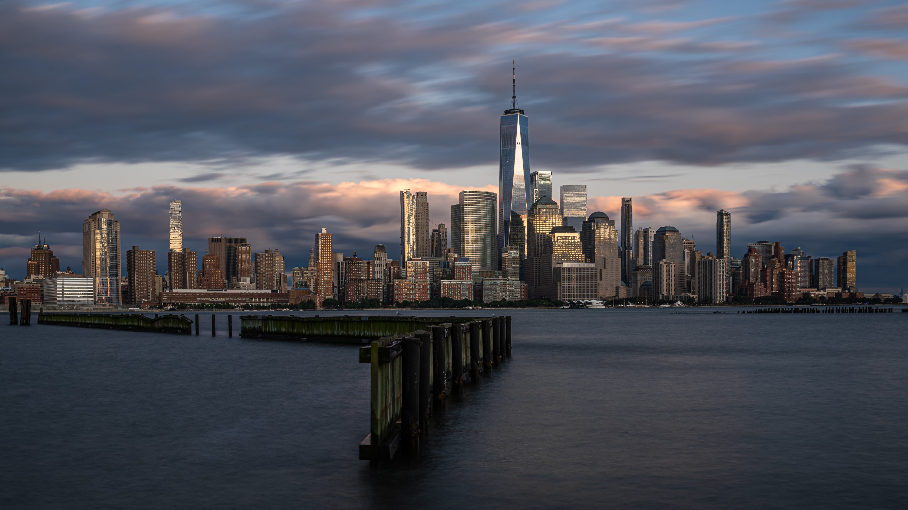 New York City skyline with One World Trade Center at sunset HD Wallpaper
