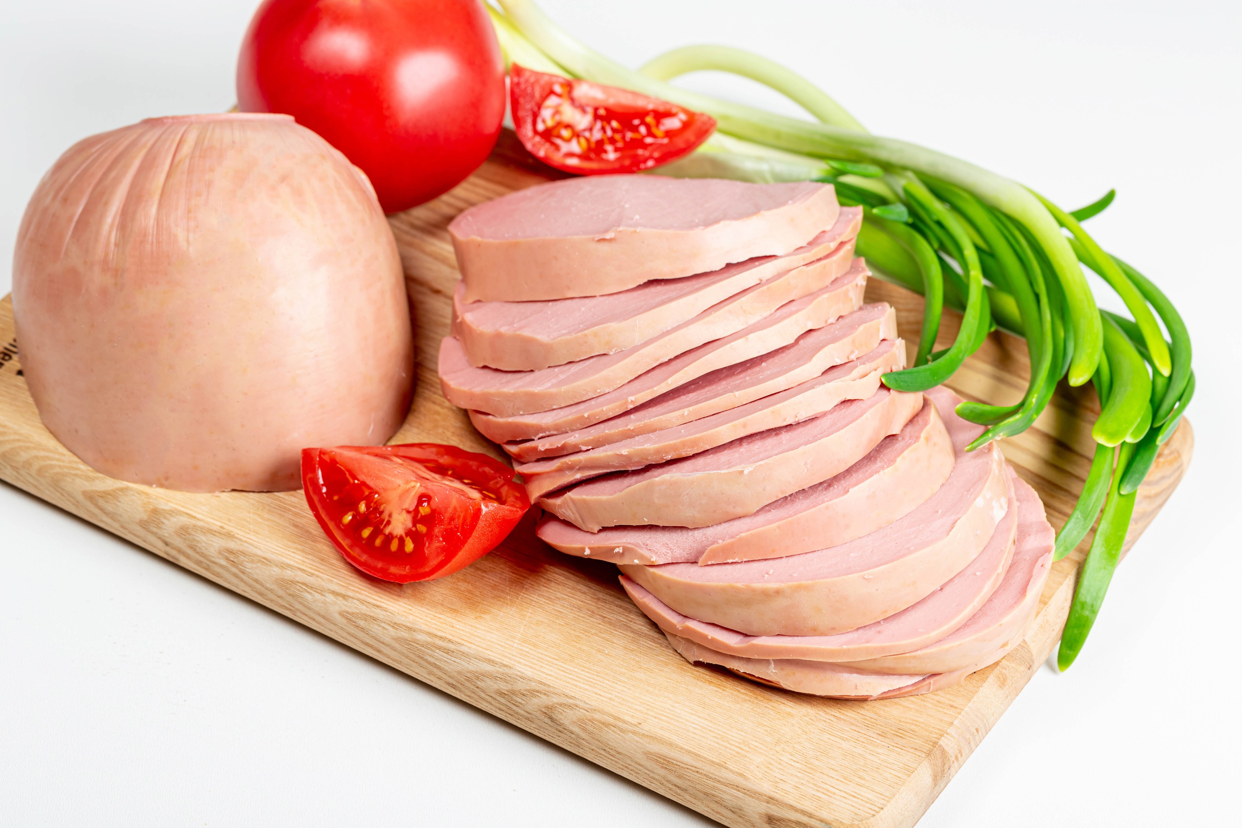 4K Sausage Slices with Tomatoes and Scallions on Cutting Board HD Wallpaper