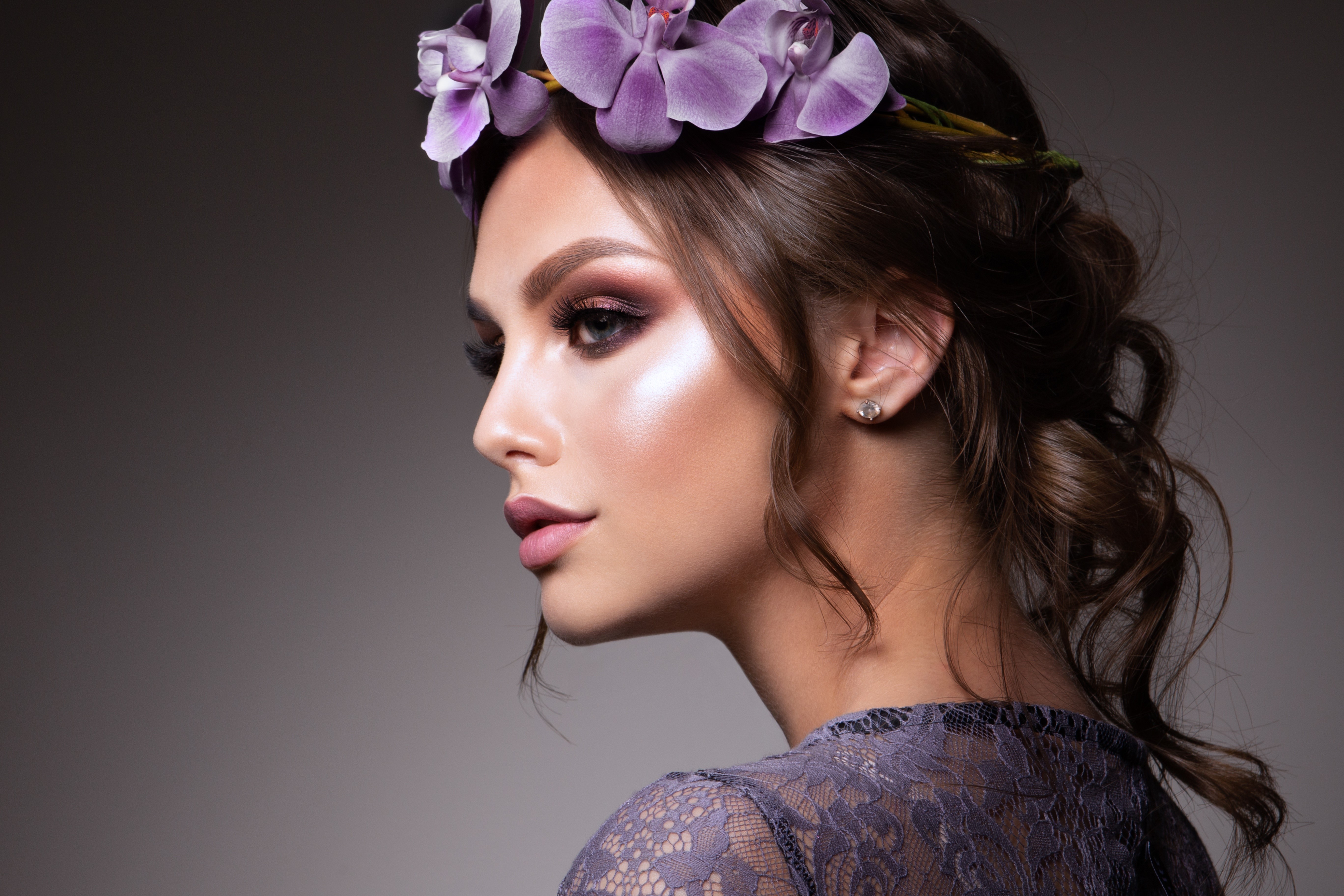 Model with flower wreath and makeup HD Wallpaper