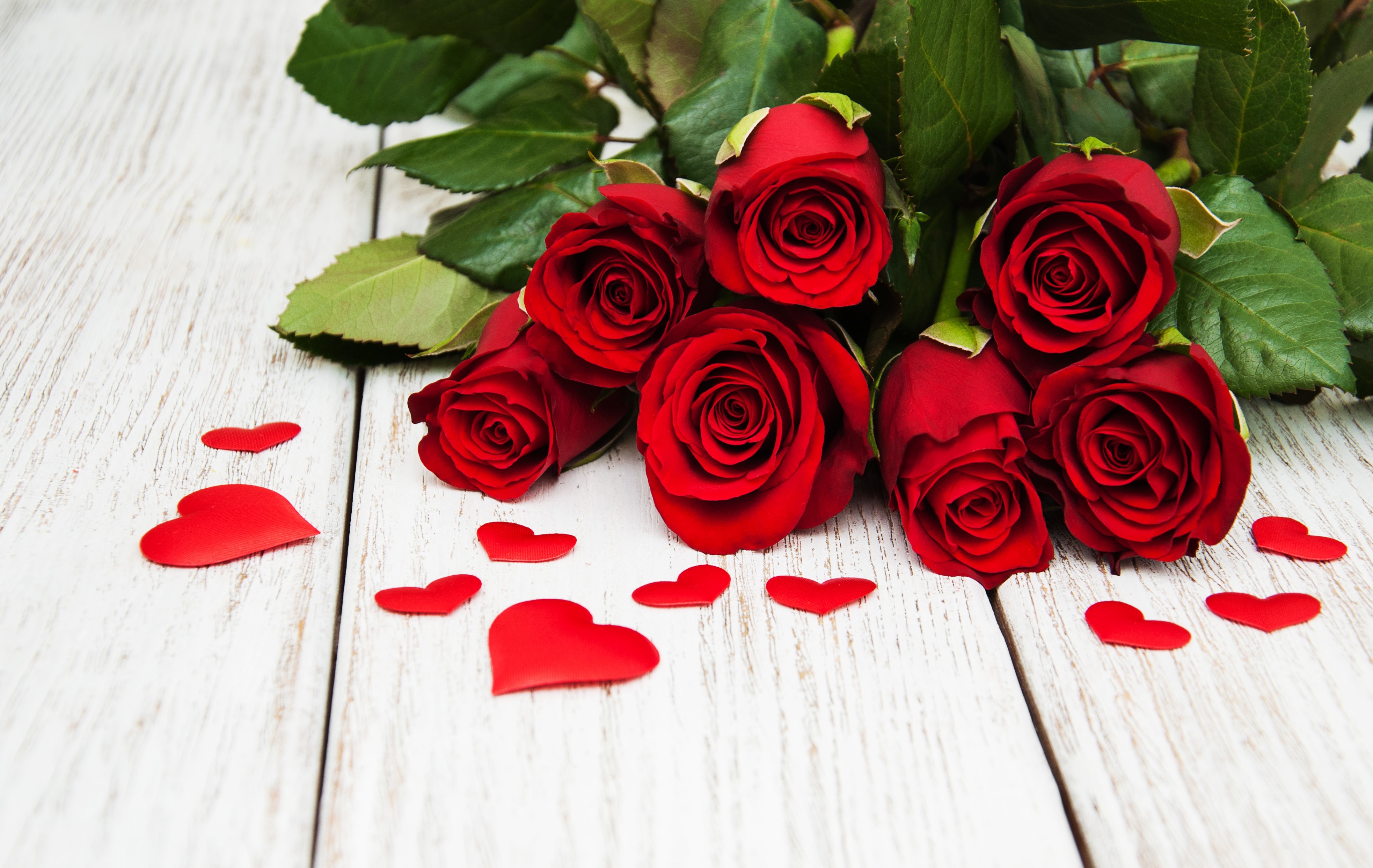 Red Roses and Hearts on Wood Planks HD Wallpaper
