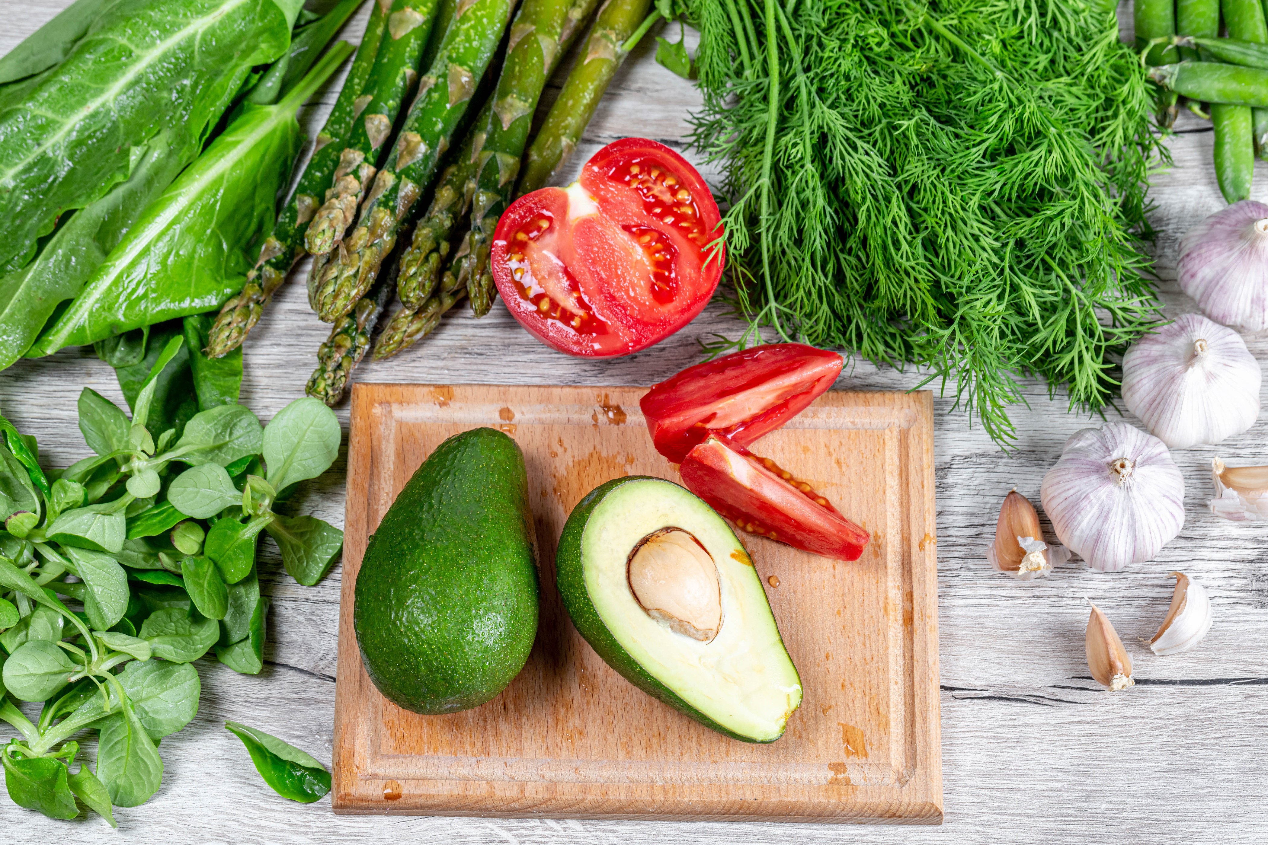 4K Vegetables: Avocado, Tomatoes, Asparagus, Dill, Garlic HD Wallpaper