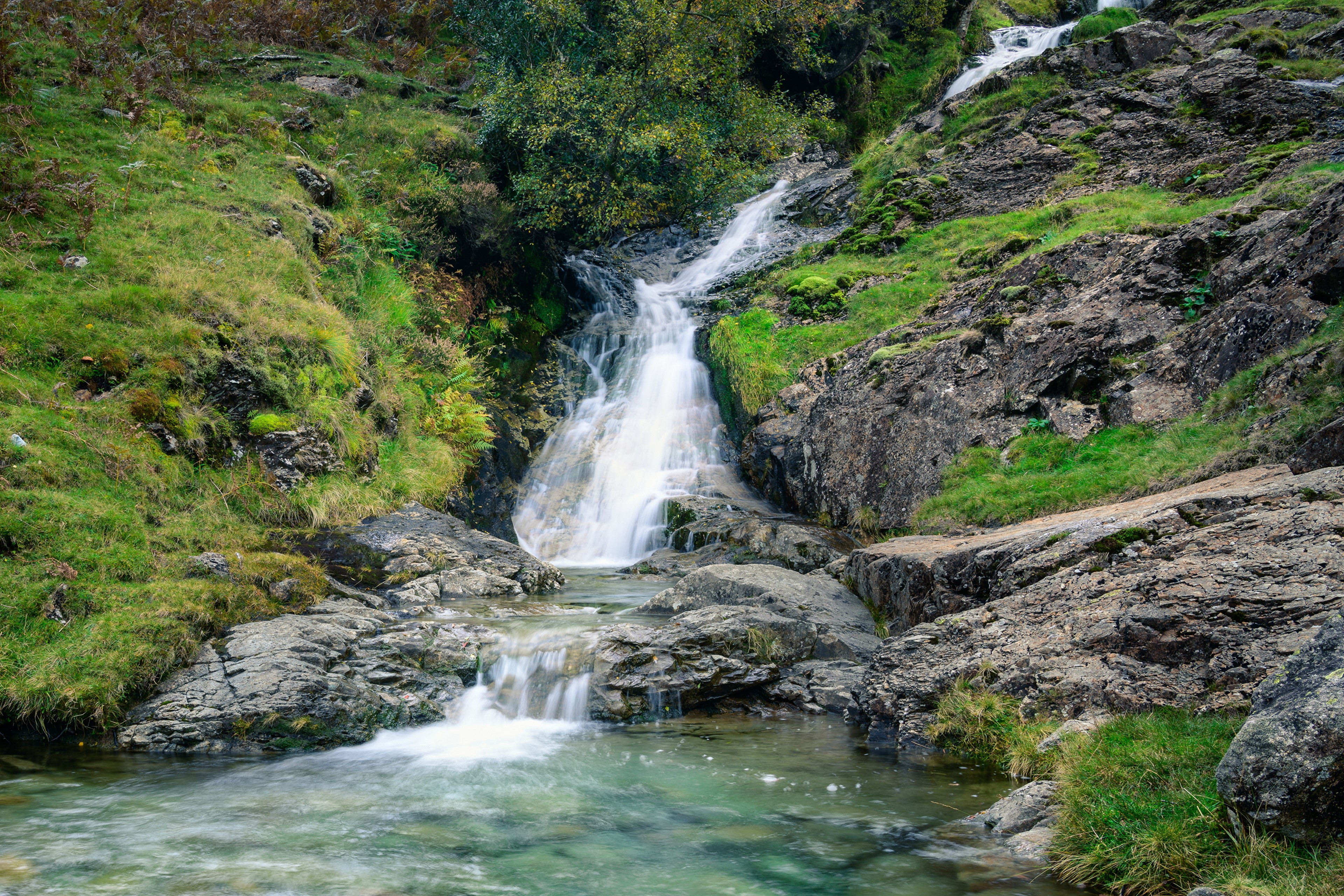 Waterfall in Lake District, Cumbria, England HD Wallpaper