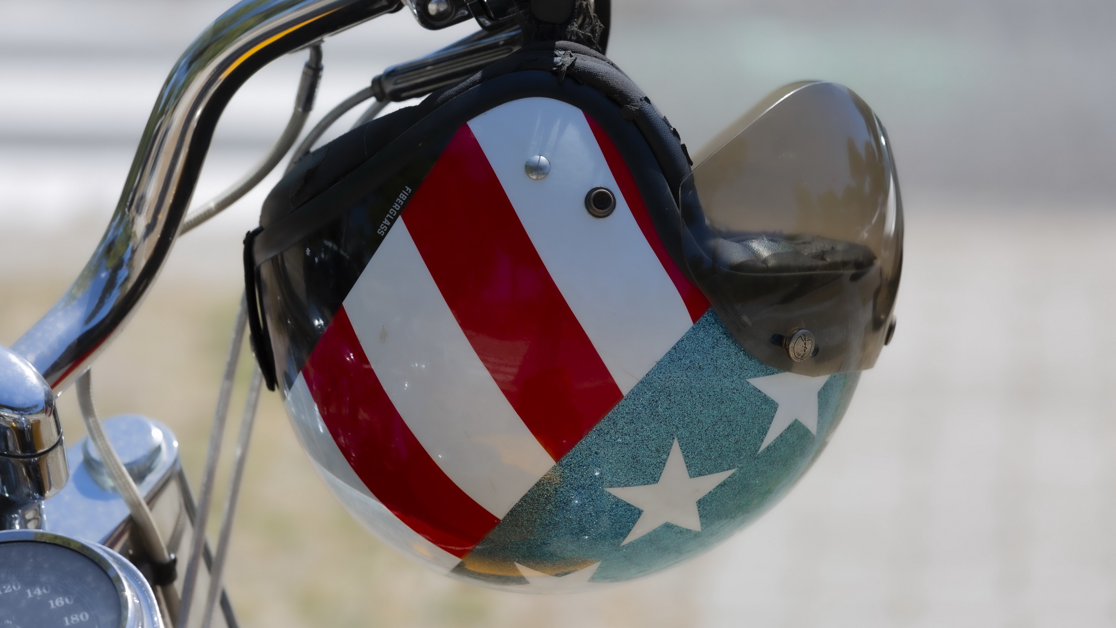 Motorcycle helmet with USA flag design HD Wallpaper