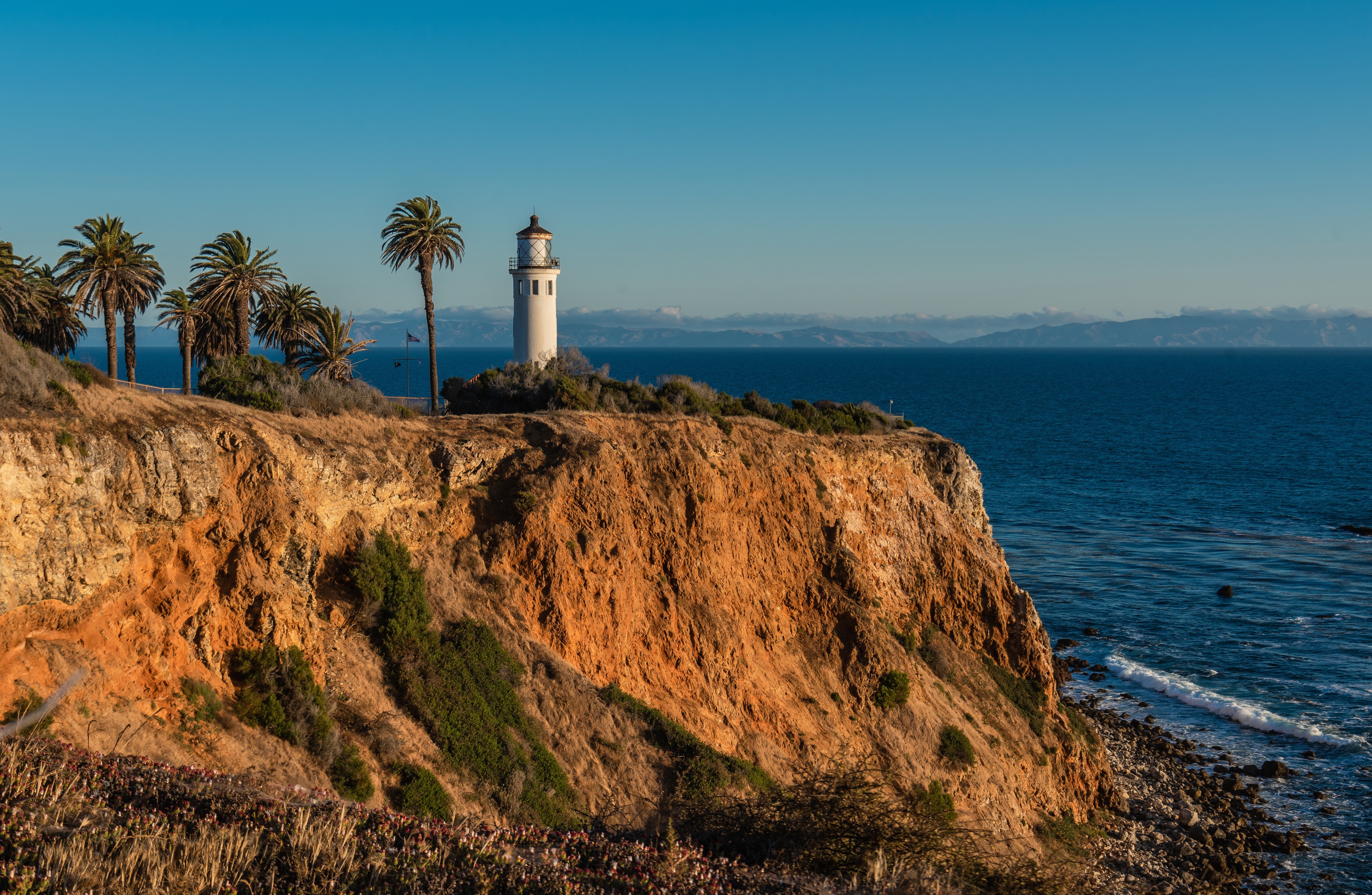 Point Vicente Lighthouse on a cliff in Rancho Palos Verdes, California HD Wallpaper