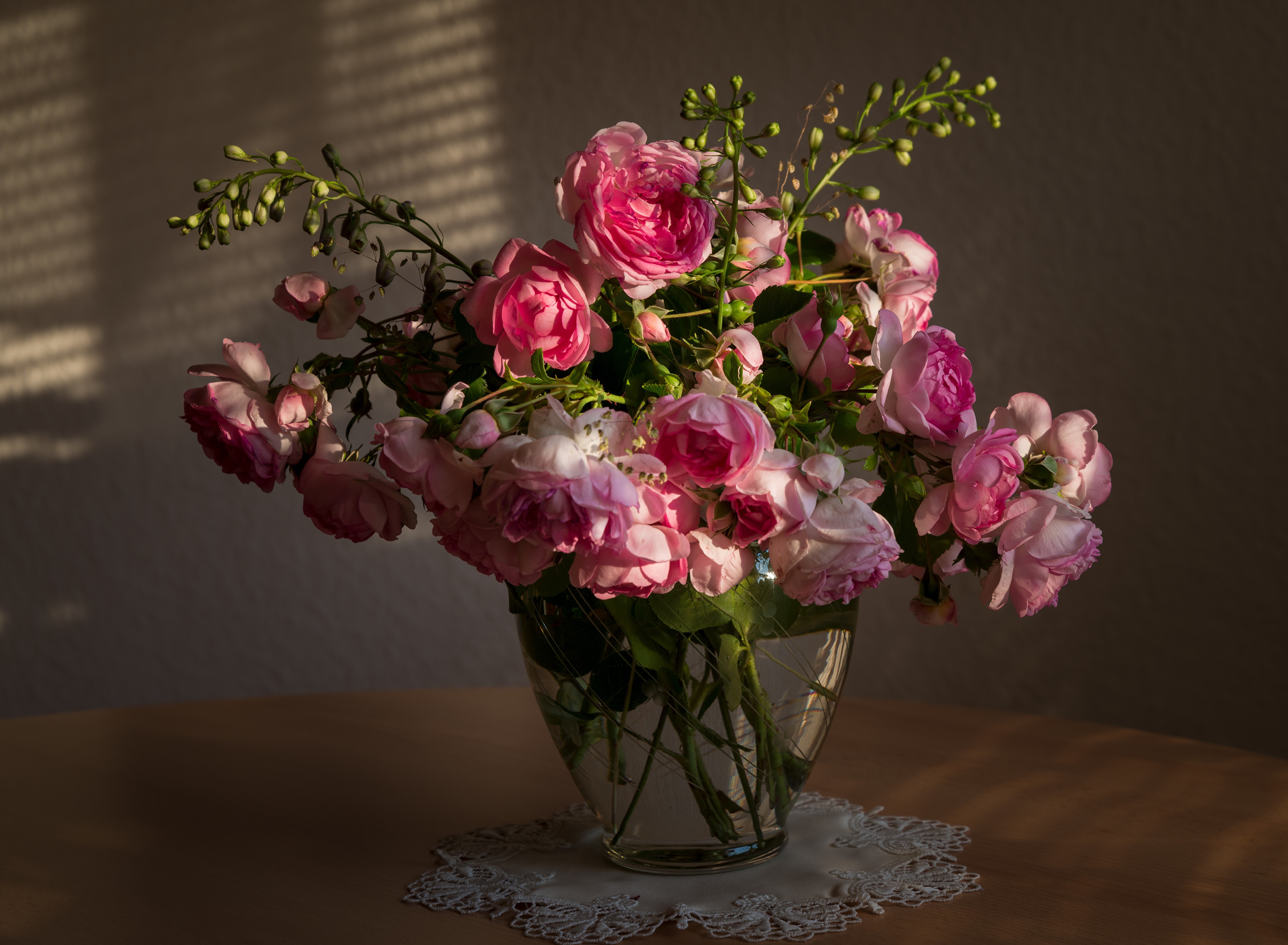 Pink Roses in a Glass Vase HD Wallpaper