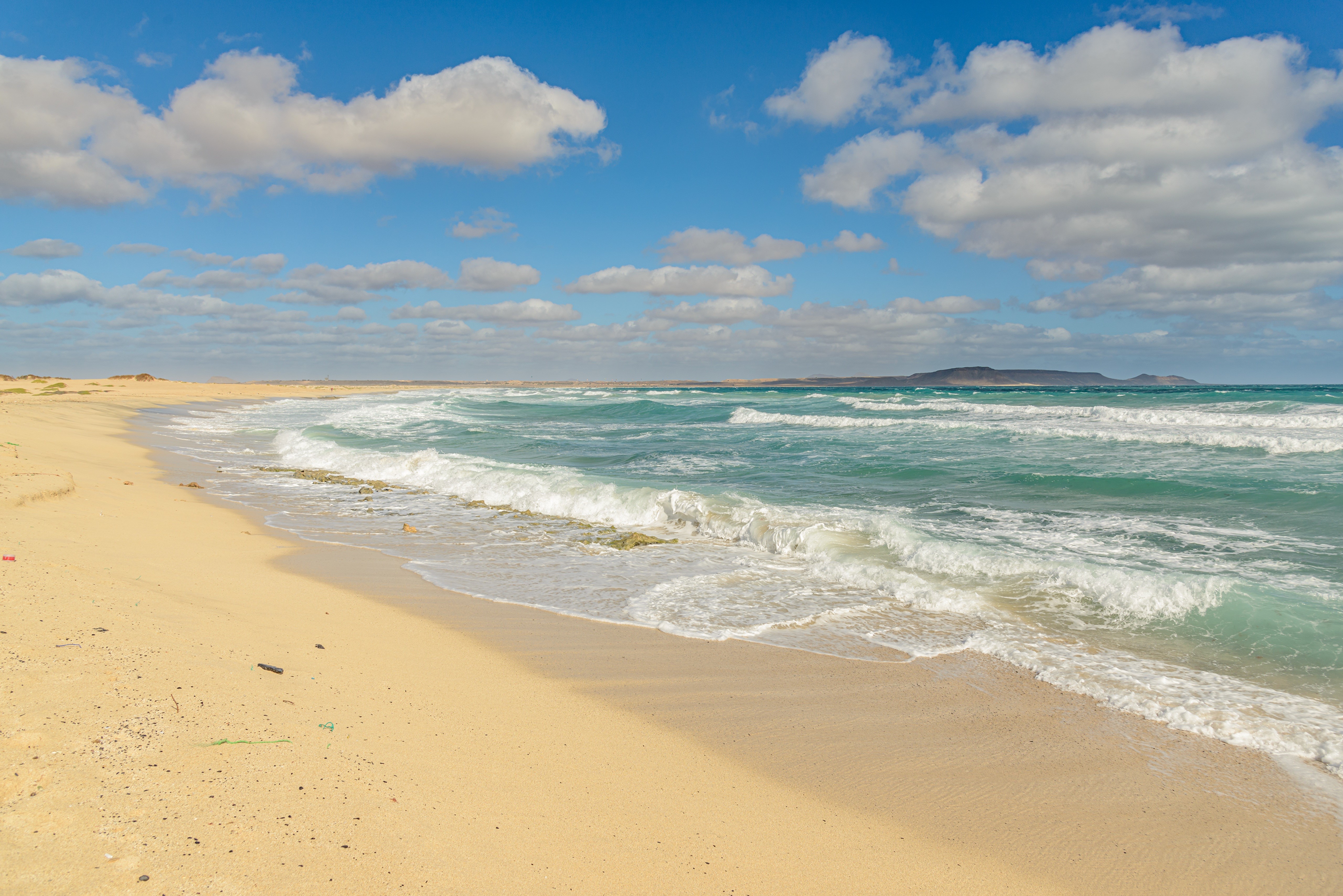 Beach with Waves and Clouds HD Wallpaper