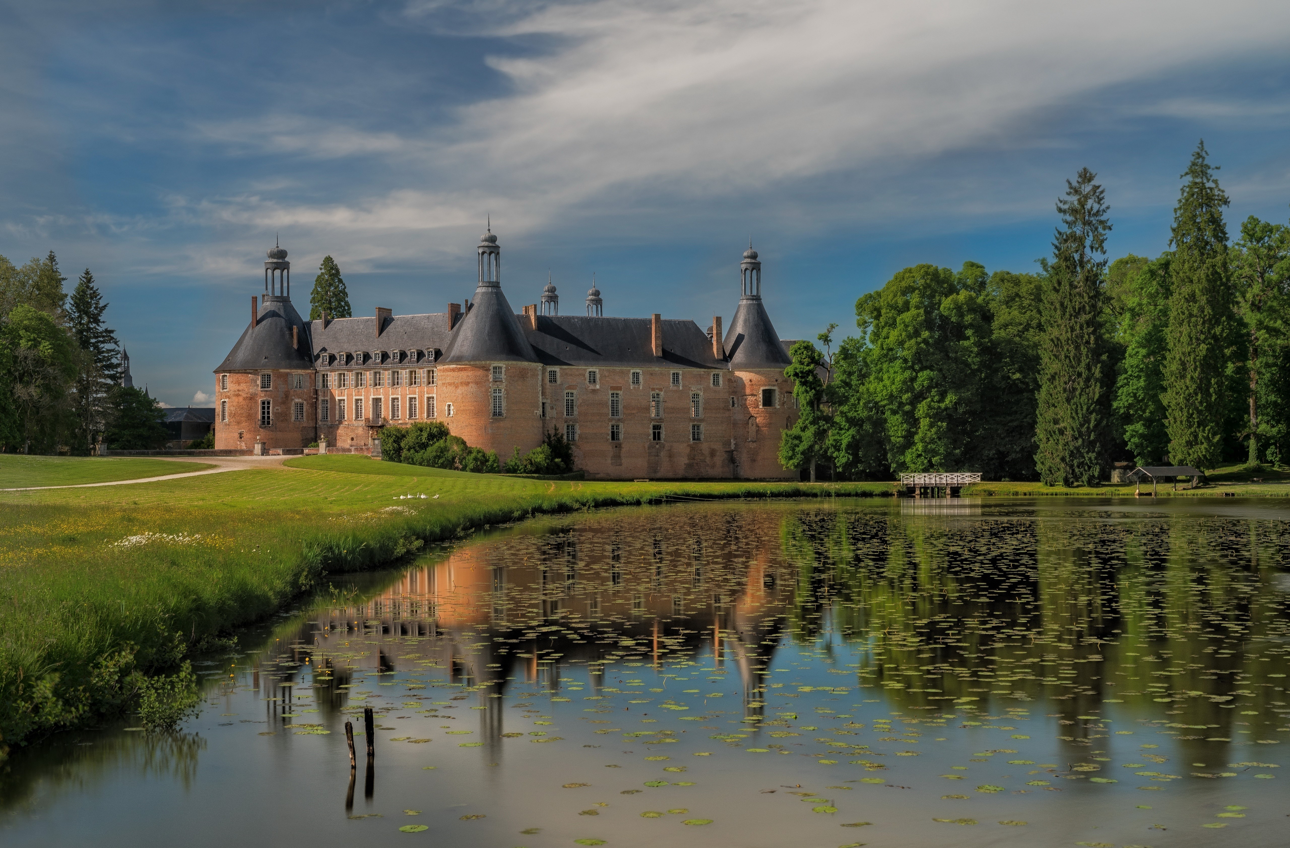 Chateau de Saint-Fargeau in Bourgogne, France HD Wallpaper