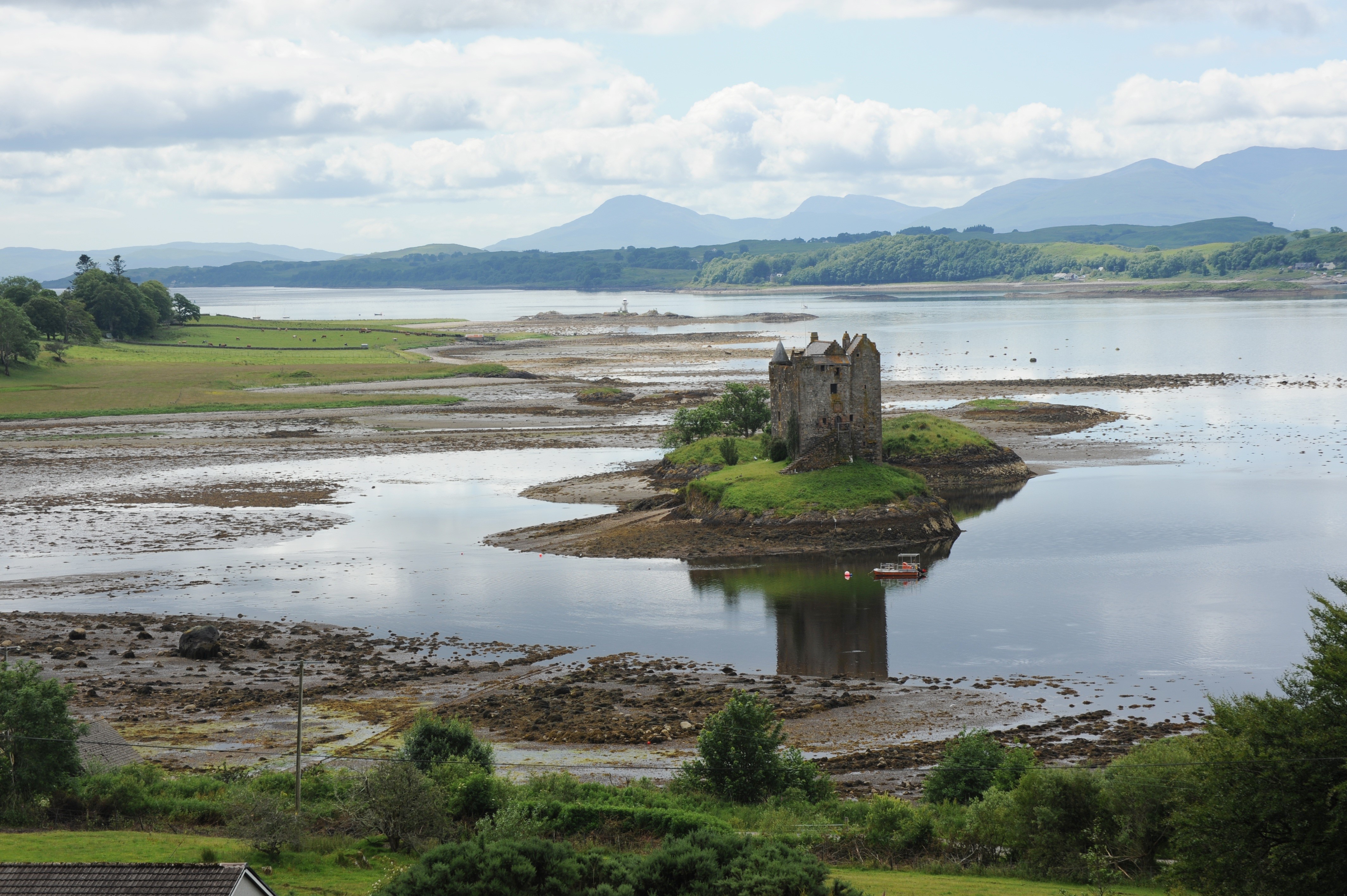 Castle Stalker on Loch of Lac, Scotland HD Wallpaper