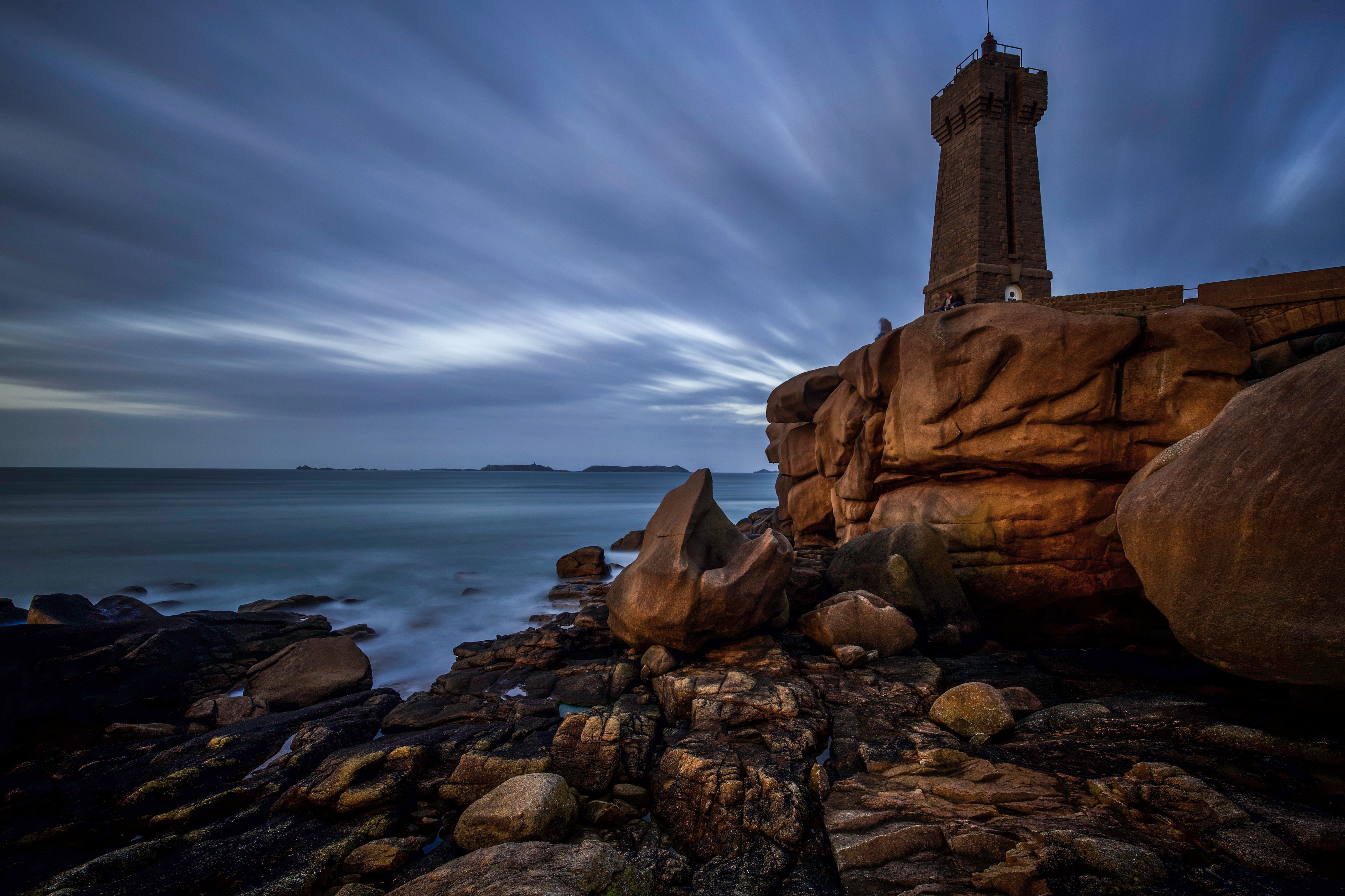 Lighthouse on Cote de Granit Rose, Brittany, France HD Wallpaper