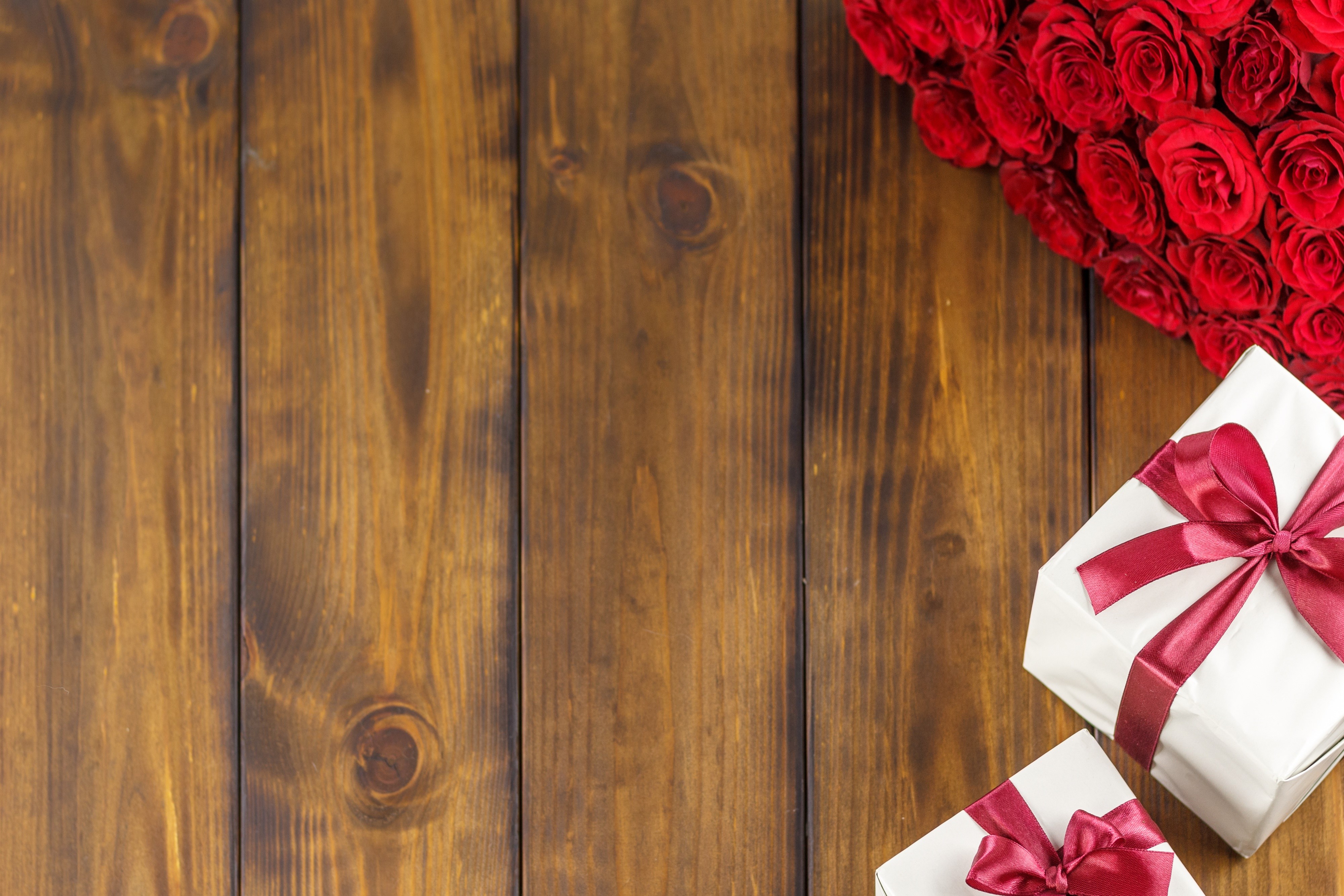 Red Roses and Gifts on Wood Planks HD Wallpaper