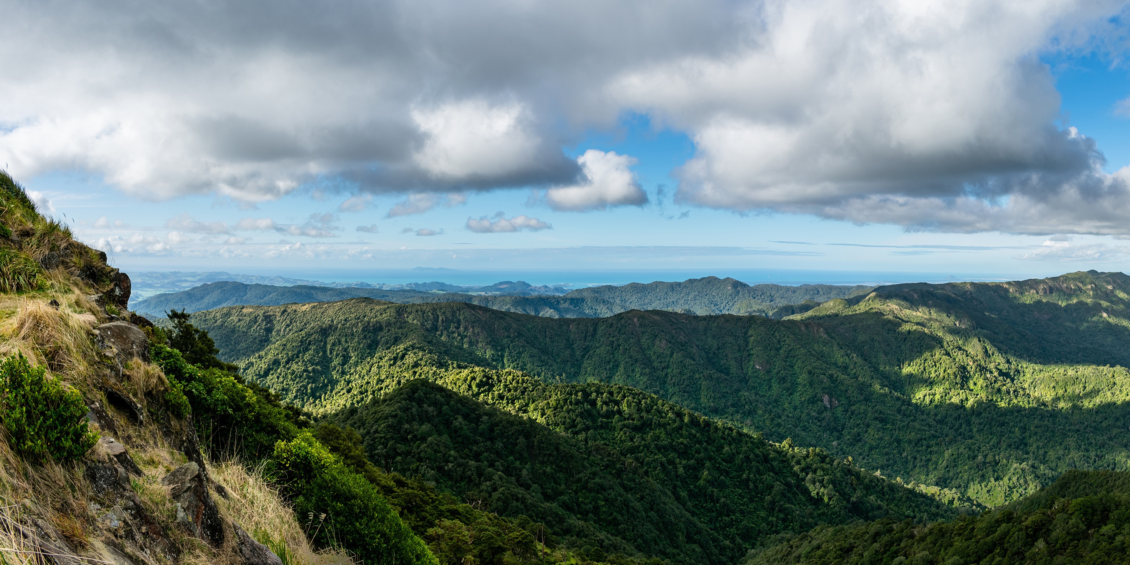 Panoramic view of New Zealand mountains and sky HD Wallpaper