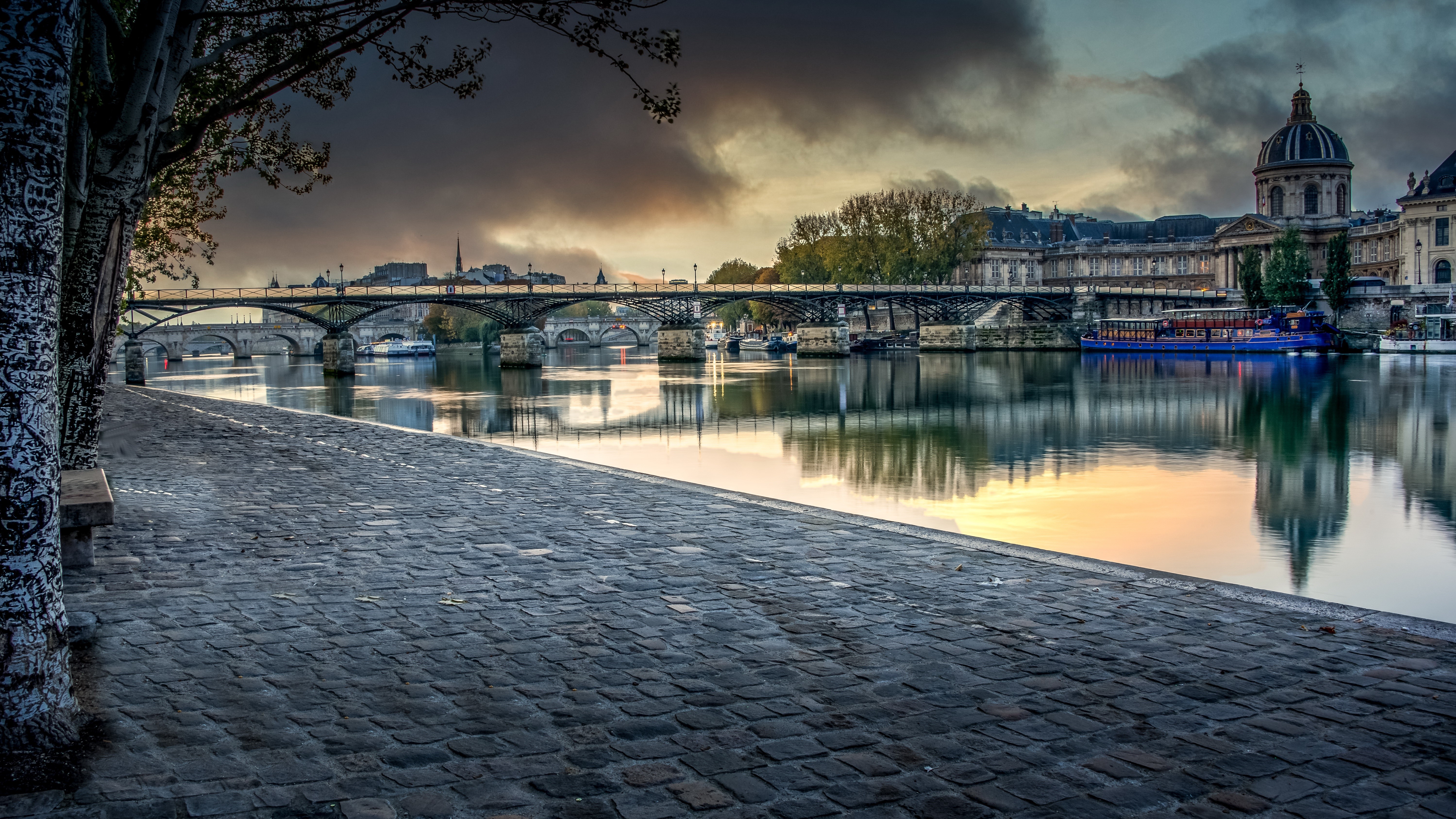 Parisian Riverfront at Dawn with Pont des Arts HD Wallpaper