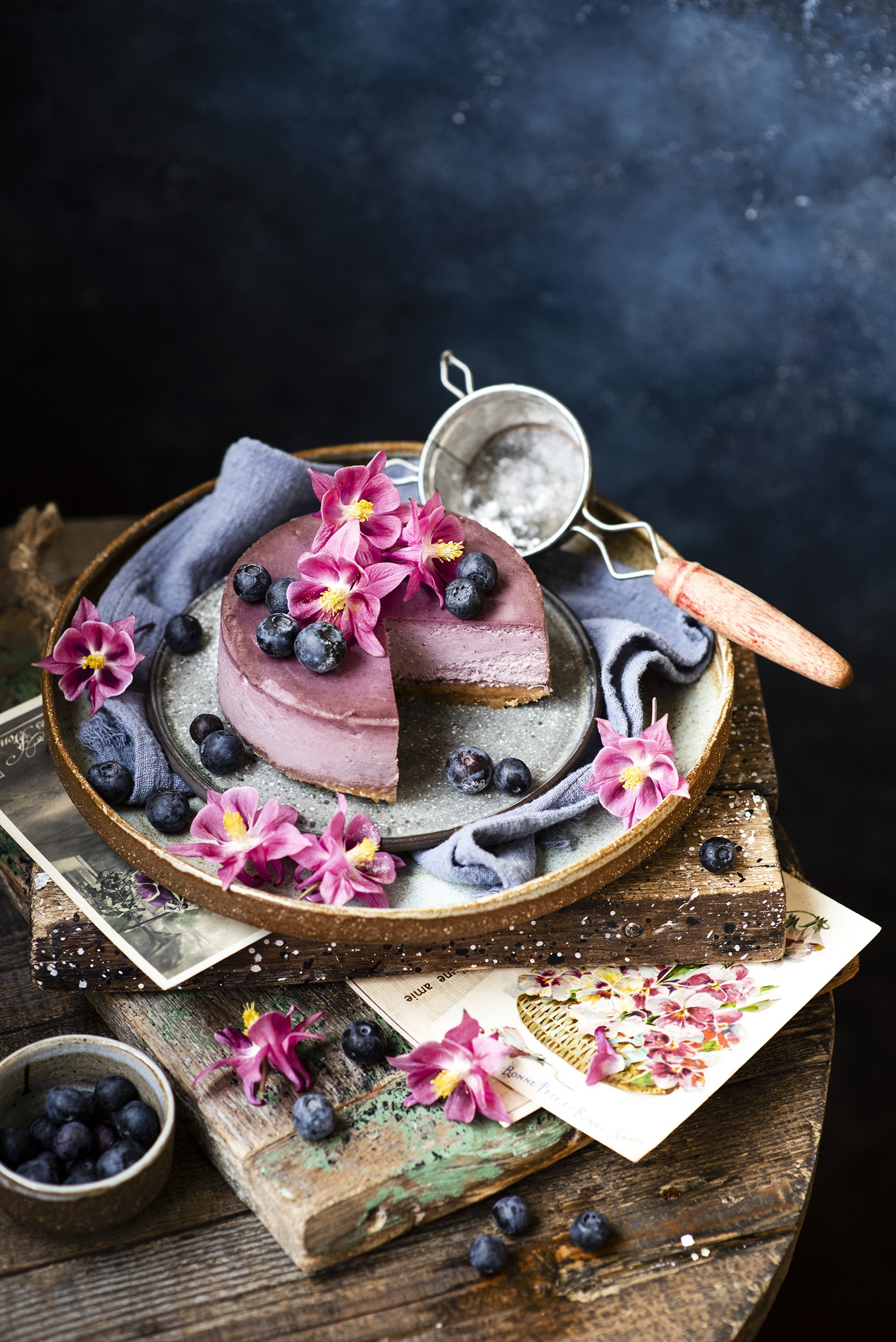 Blueberry cheesecake with flowers and blueberries HD Phone Wallpaper