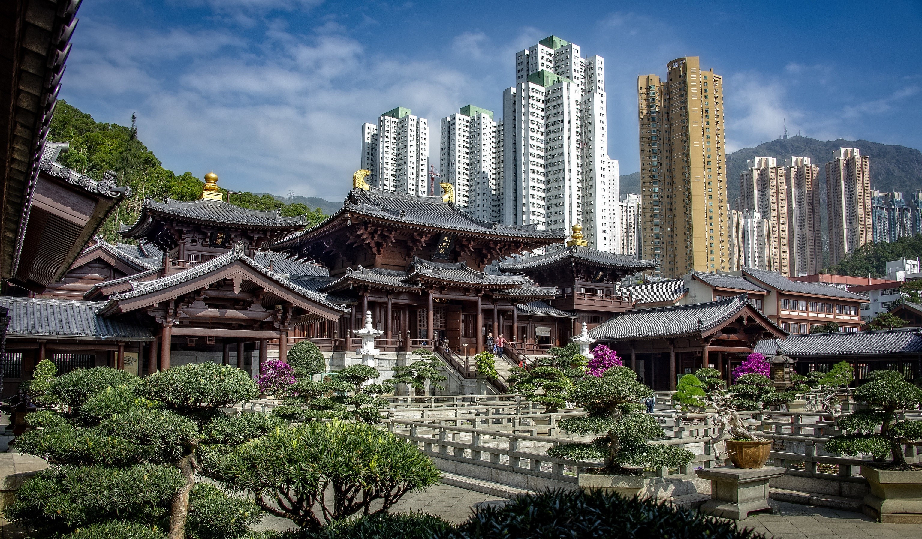 Traditional Chinese Pagodas and Modern Skyscrapers in Hong Kong HD Wallpaper