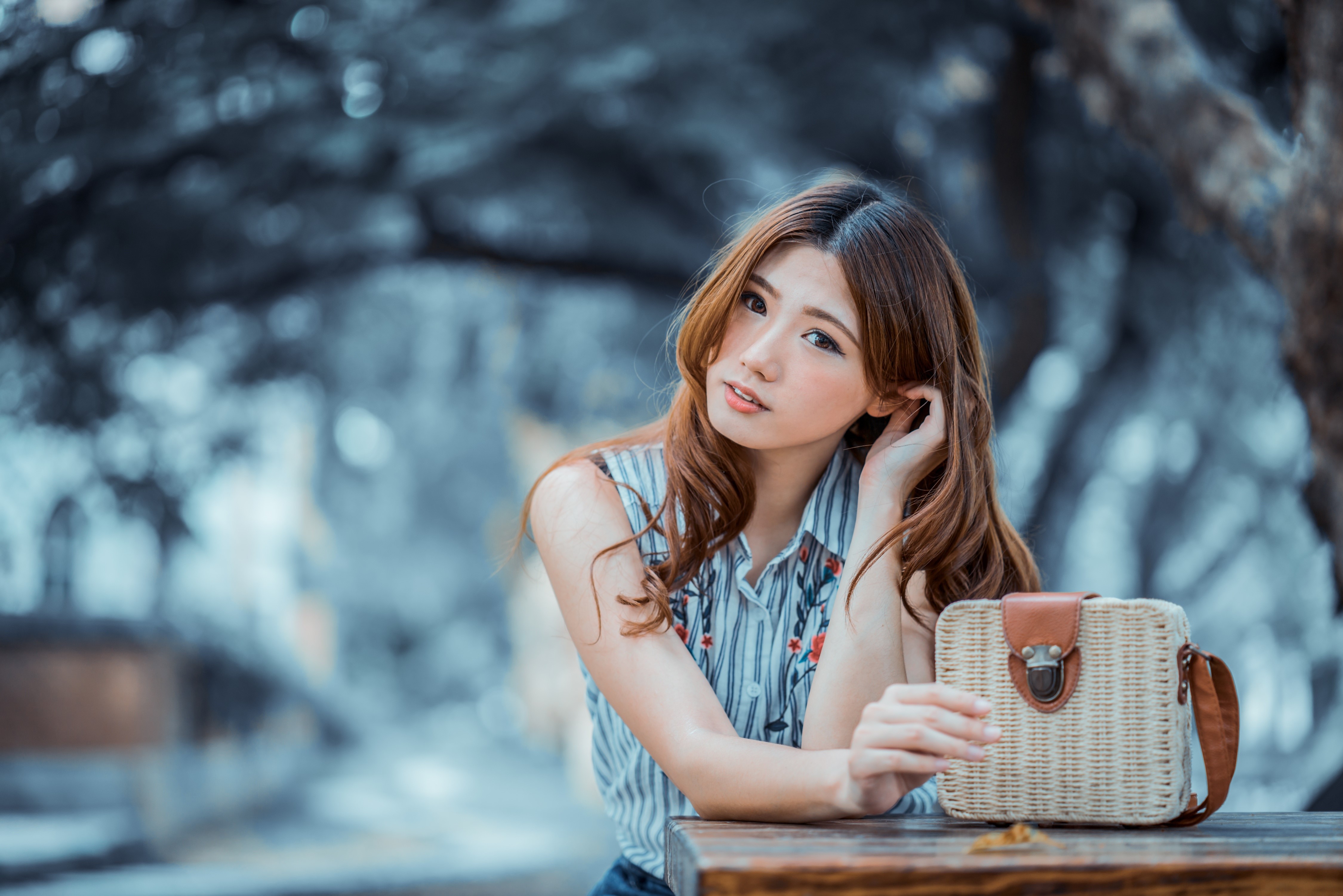 Asian woman with brown hair and handbag HD Wallpaper