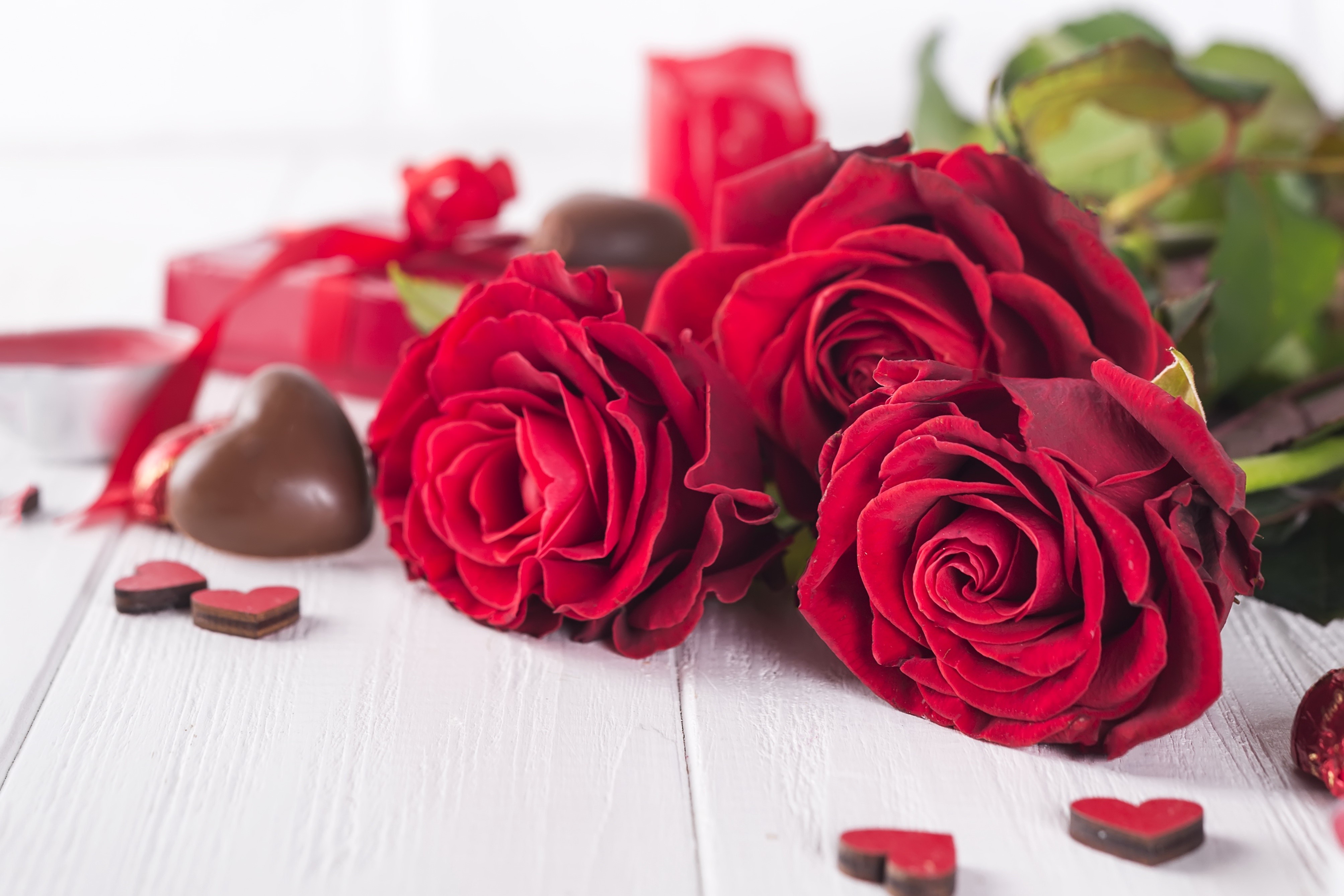 Red Roses and Valentine's Day Chocolates HD Wallpaper