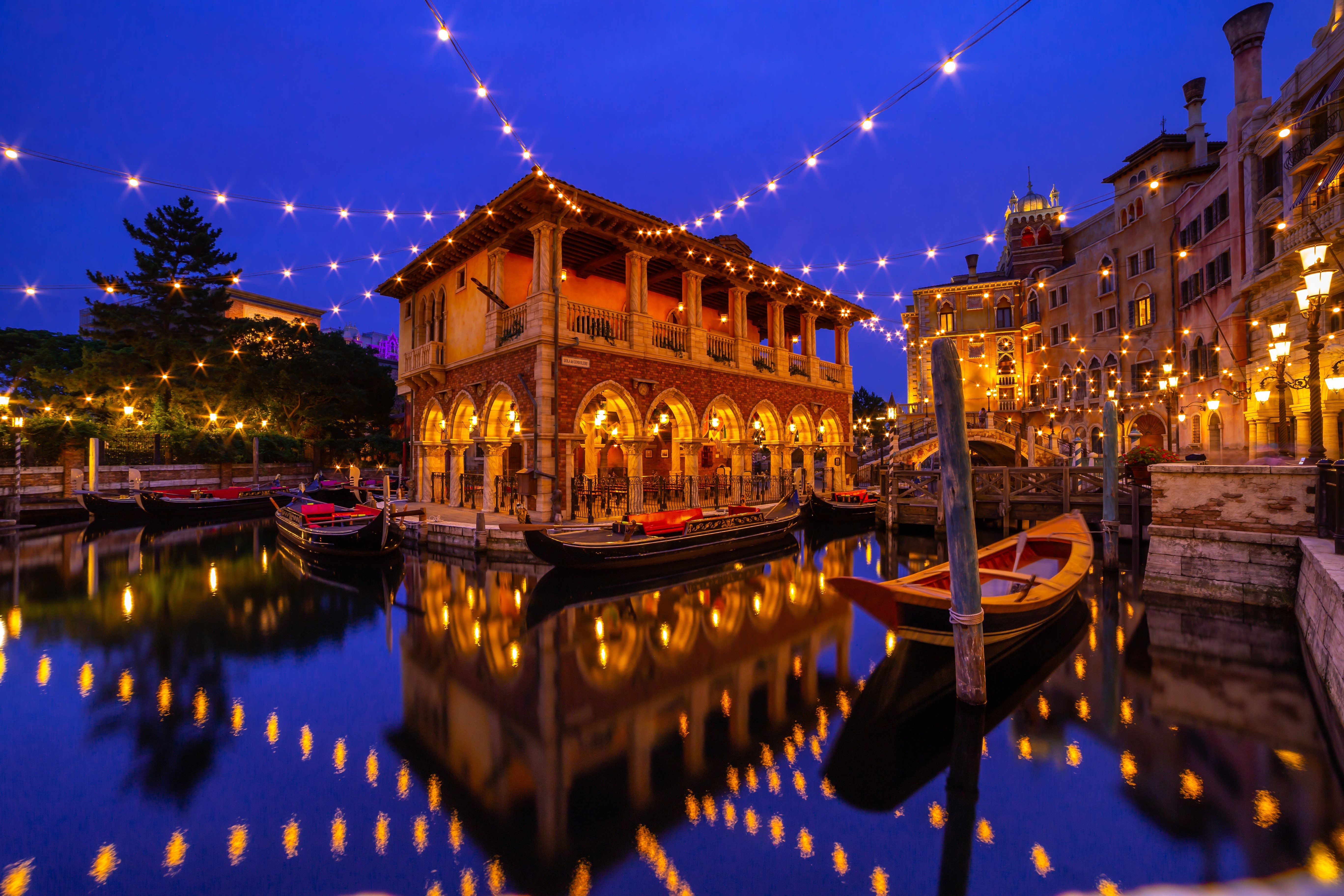 Venetian Canal at Night with Gondolas and Fairy Lights HD Wallpaper