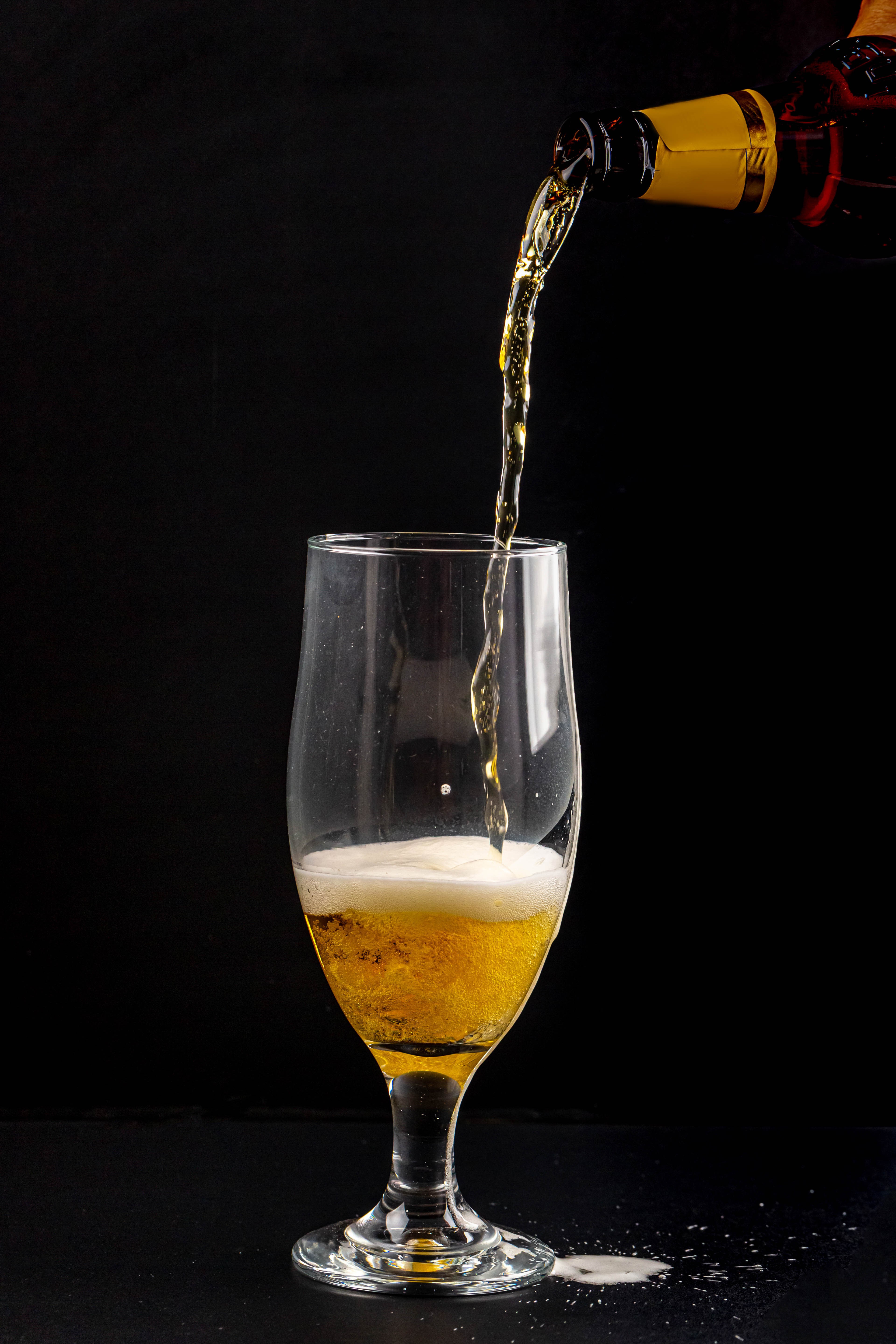 Beer being poured into a glass HD Phone Wallpaper