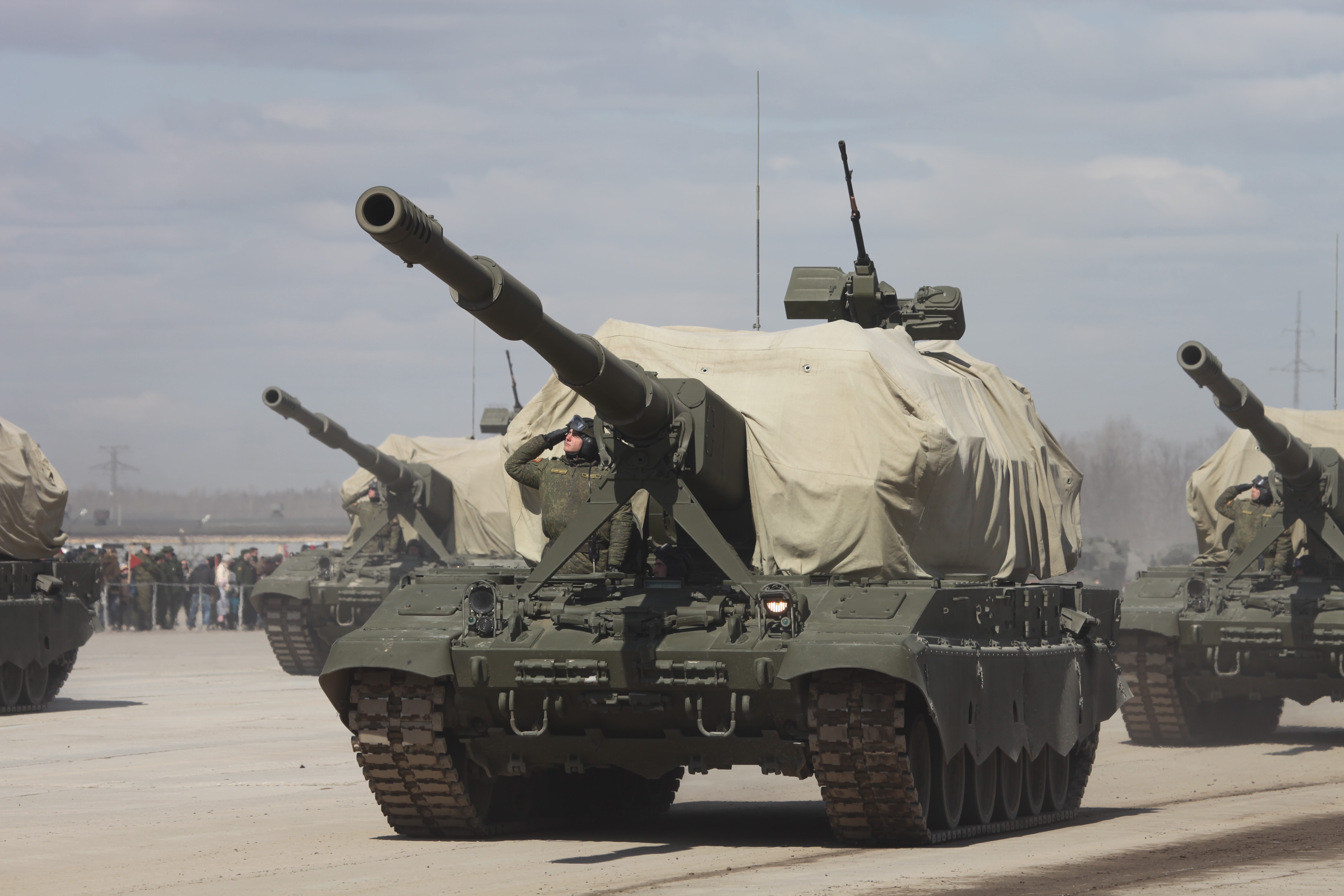 2S35 Koalitsiya-SV self-propelled howitzers in a line HD Wallpaper