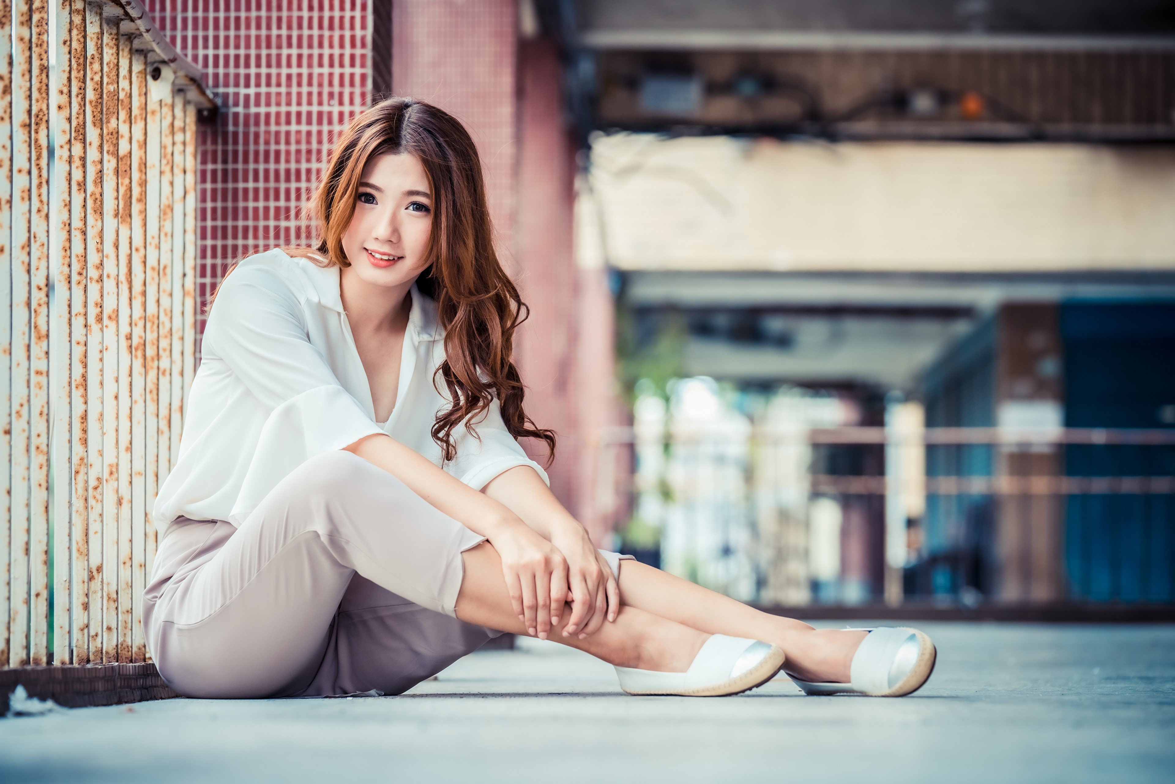 4K Asian Woman Sitting with Bokeh HD Wallpaper