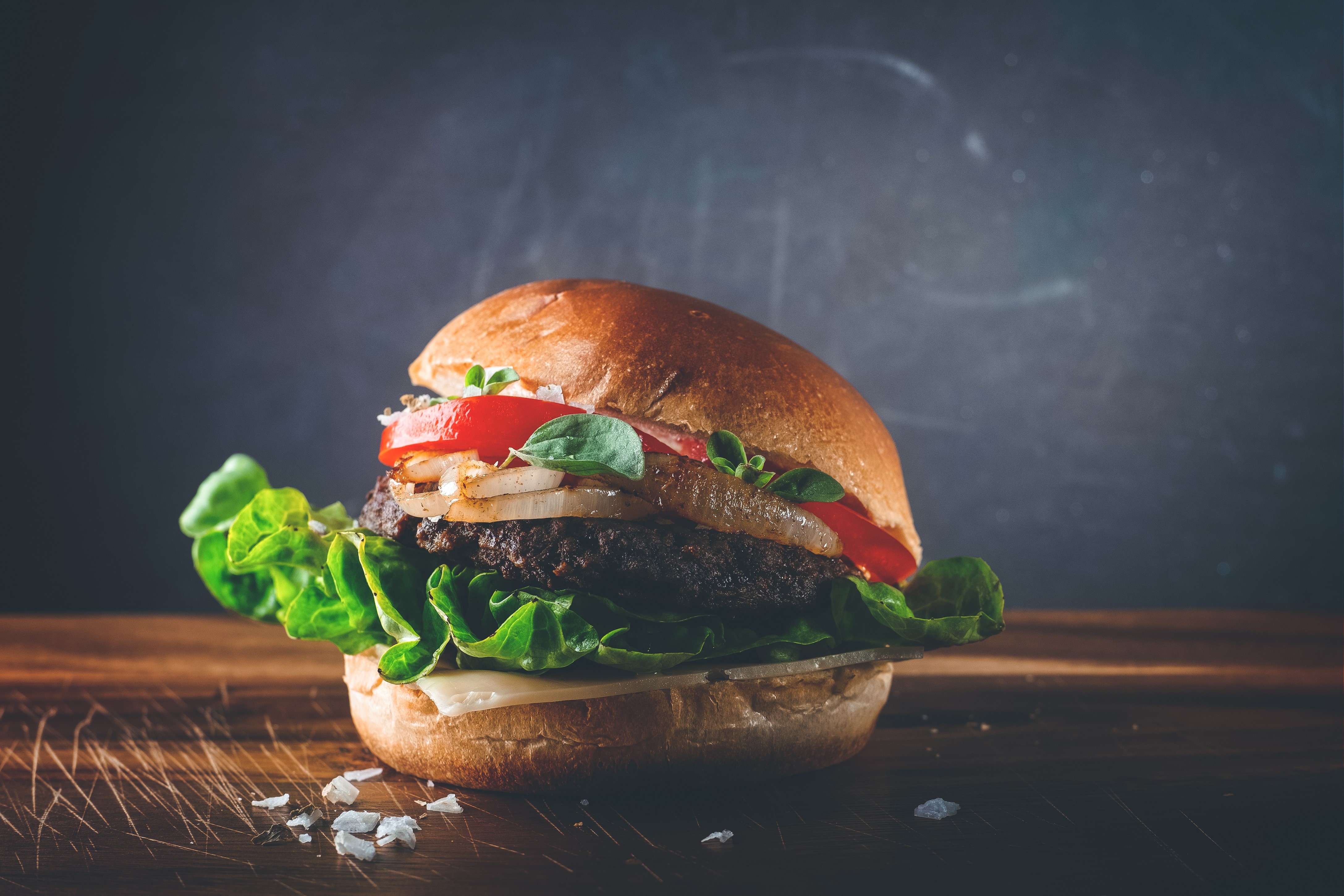 Hamburger with lettuce, tomato, and onion HD Wallpaper