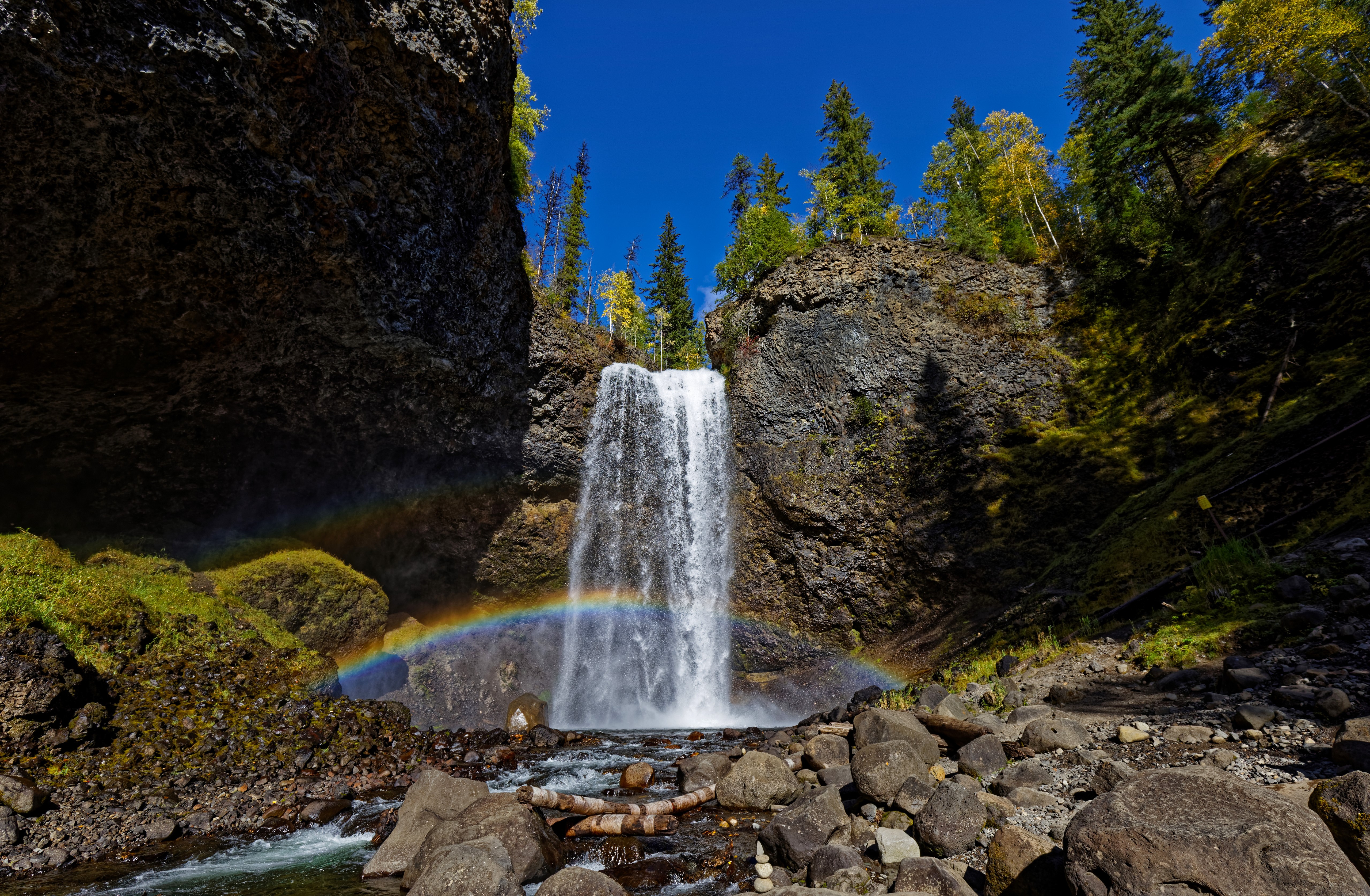 Moul Falls Waterfall in Wells Gray Park, Canada HD Wallpaper