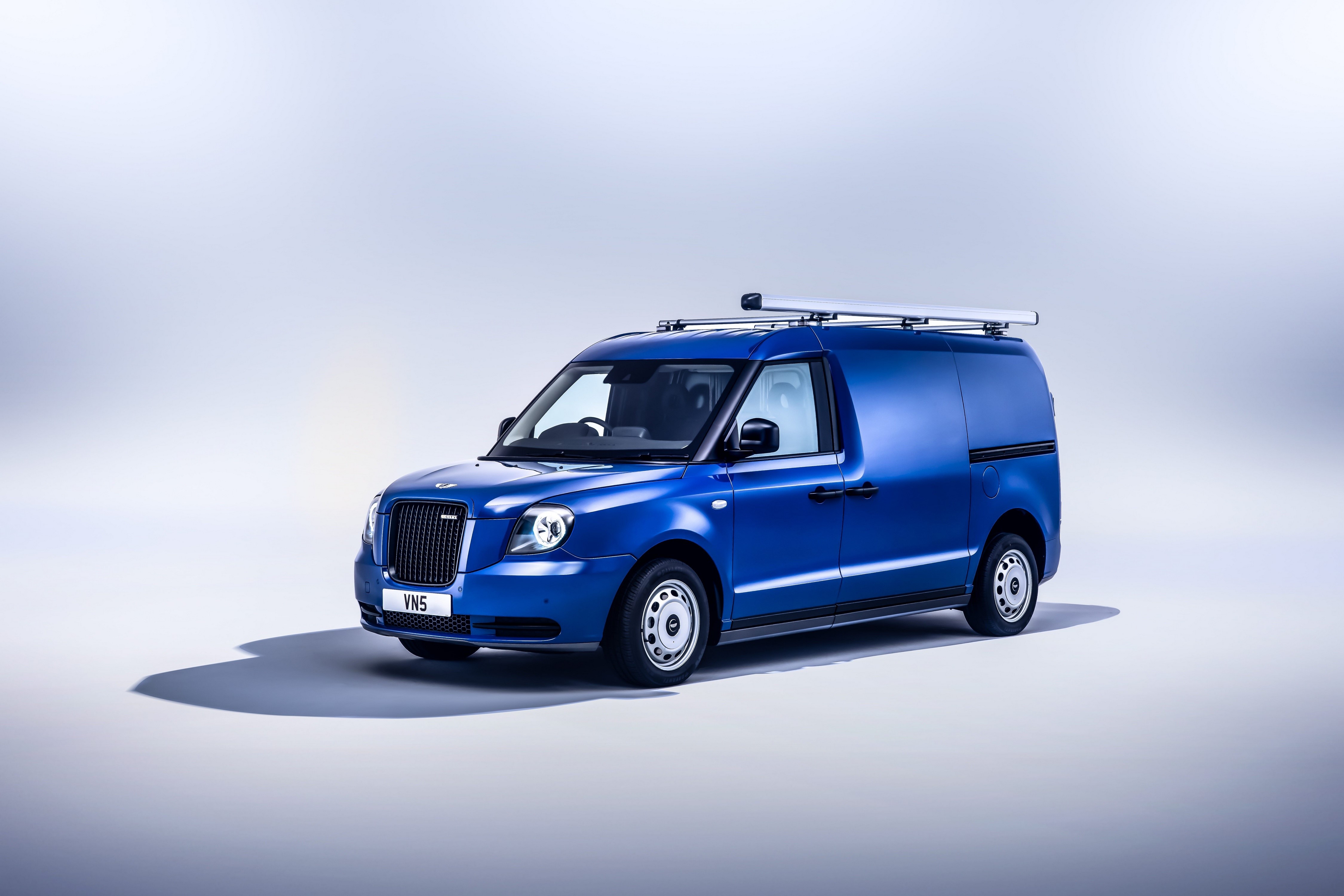 LEVC VN5 electric van in blue metallic HD Wallpaper