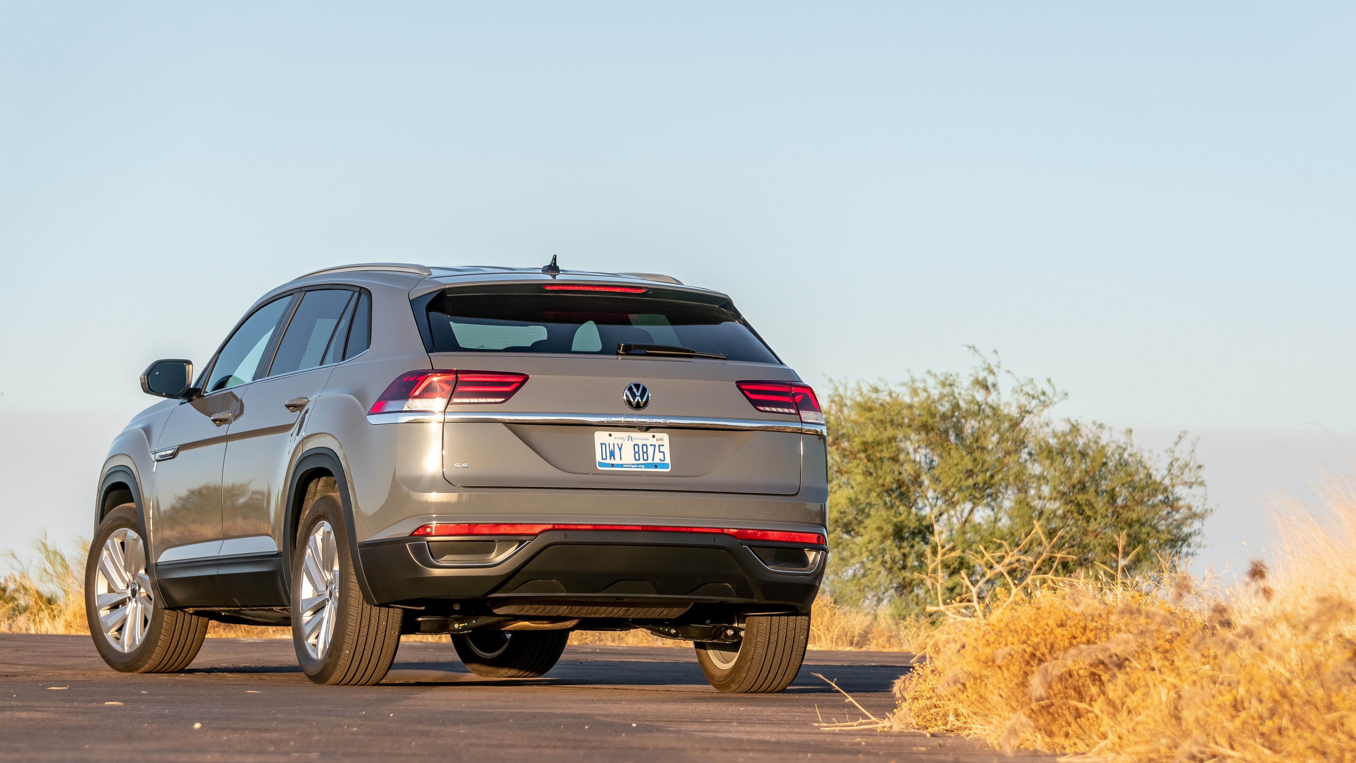 2020 Volkswagen Atlas Cross Sport SE rear view HD Wallpaper