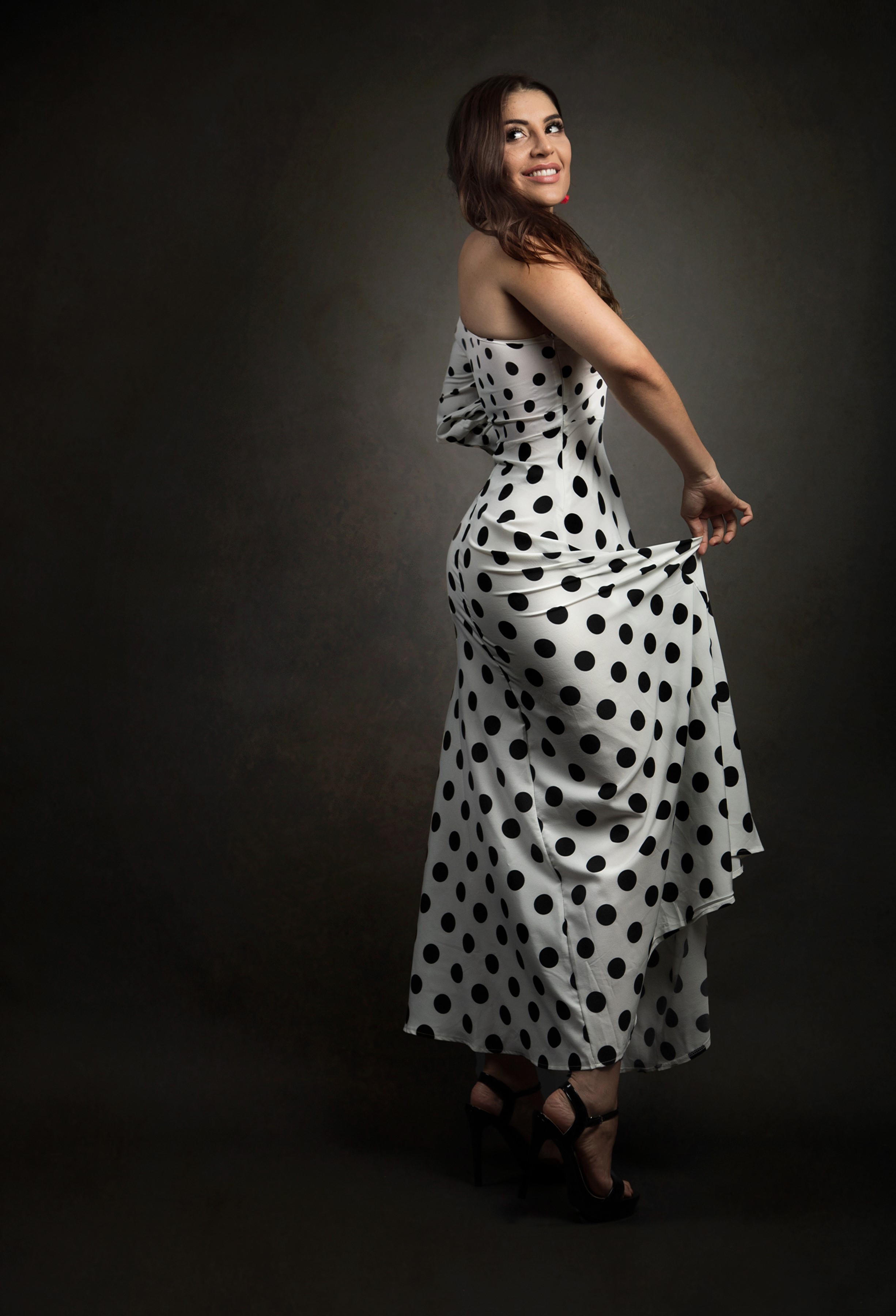 Priscila in a polka dot dress posing HD Phone Wallpaper