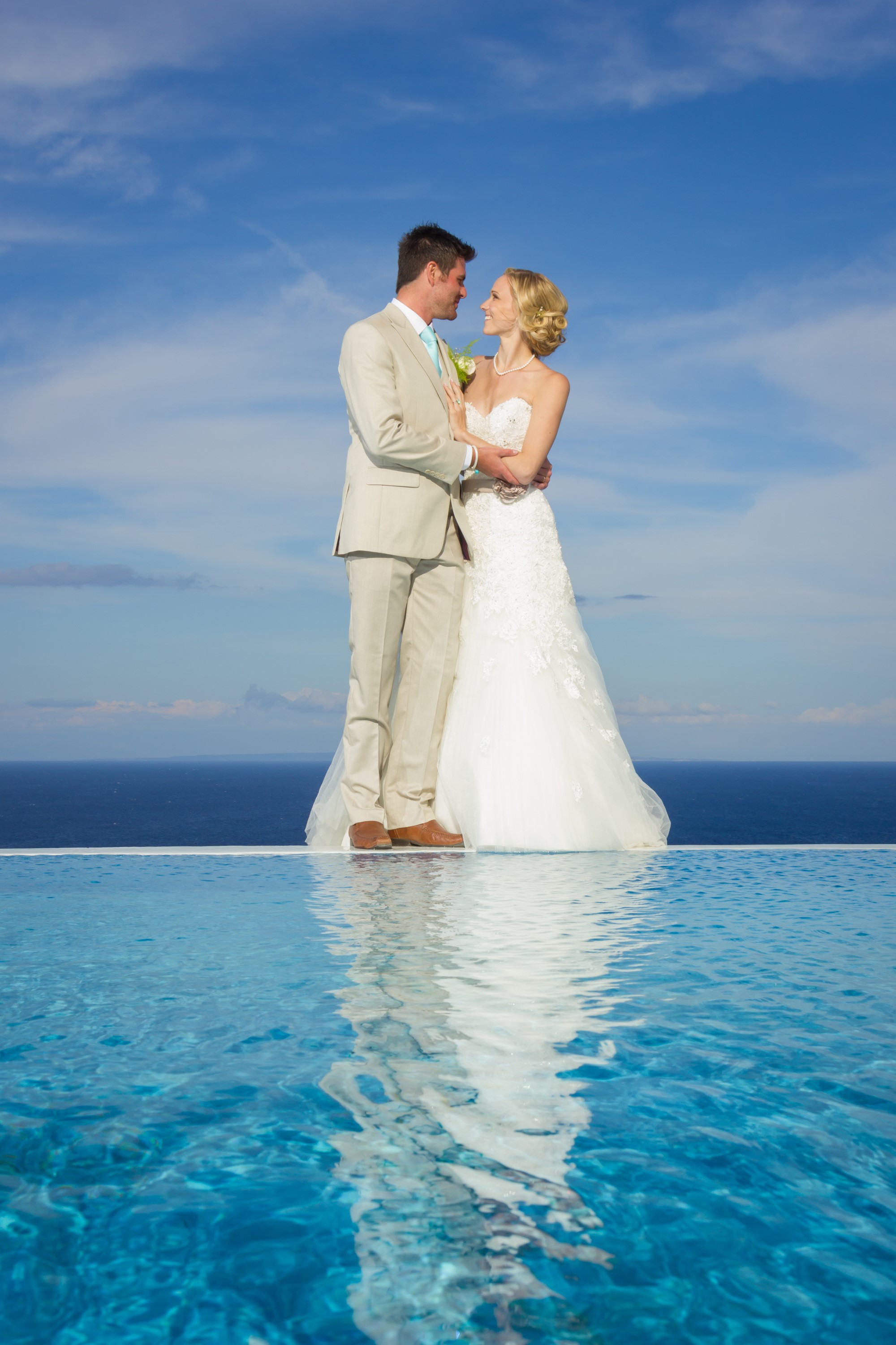 Bride and Groom by Infinity Pool HD Phone Wallpaper