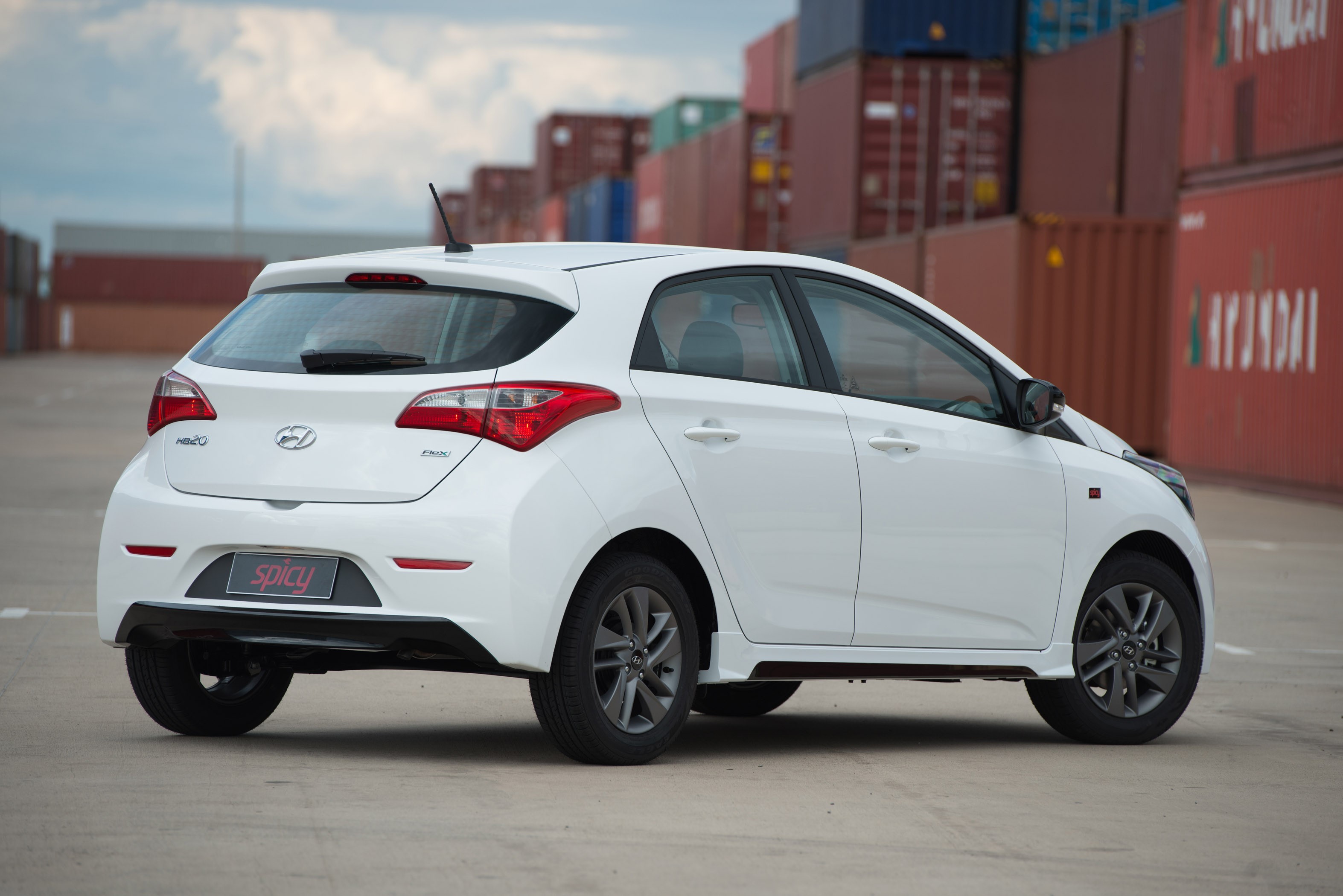 White 2015 Hyundai HB20 Spicy 1.0 HD Wallpaper