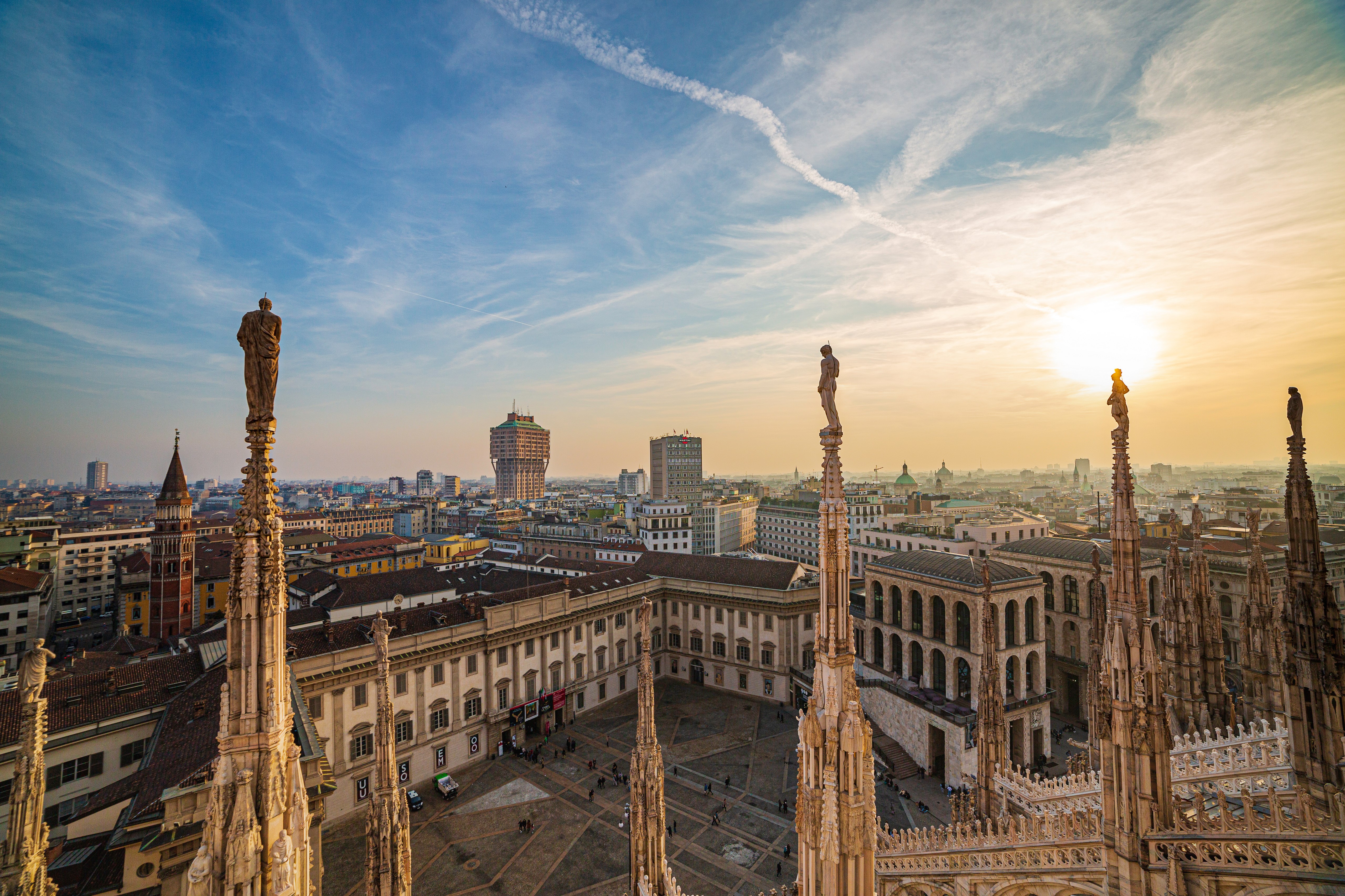 Milan Duomo at sunset, Italy HD Wallpaper