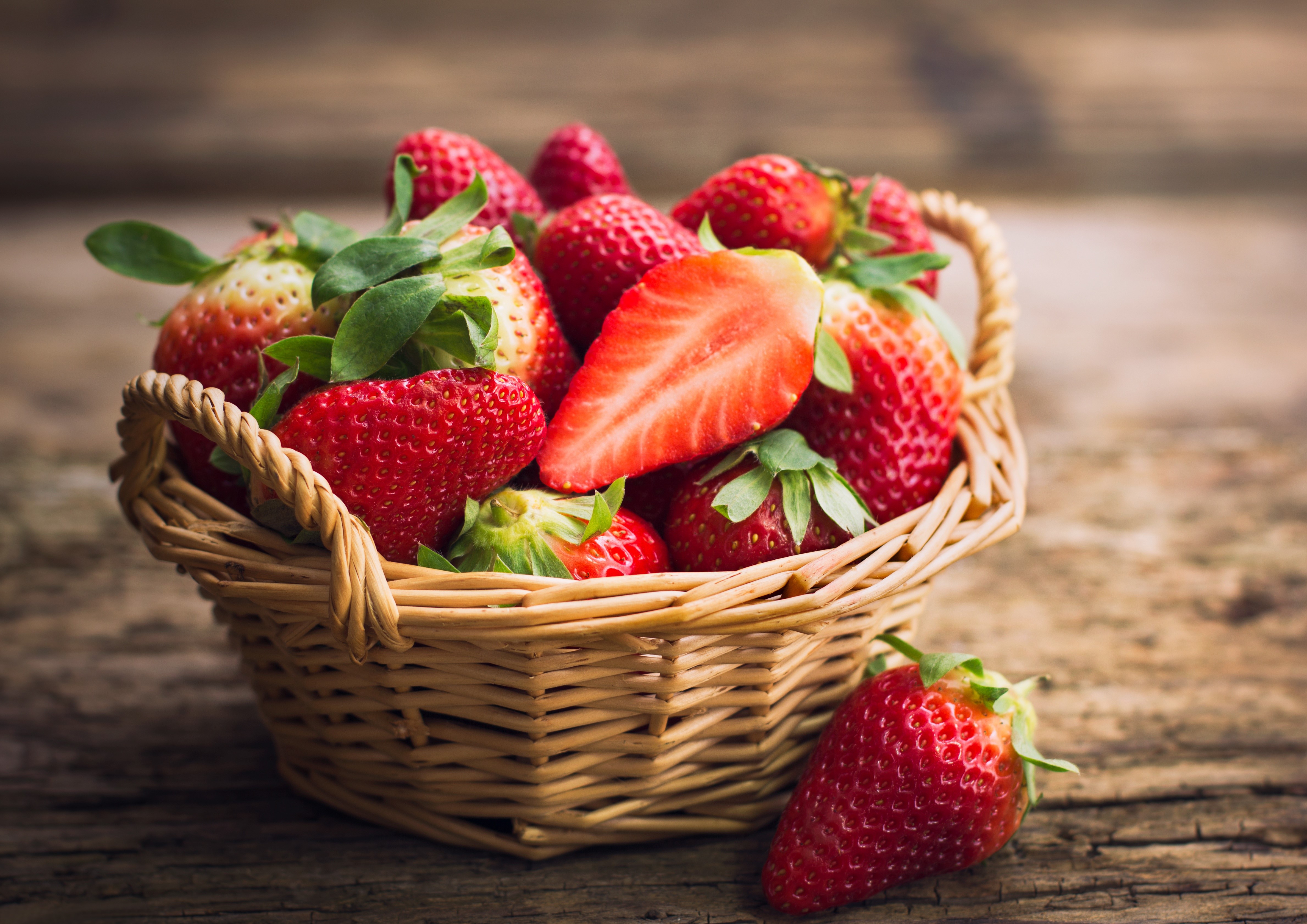 Strawberries in a Wicker Basket HD Wallpaper