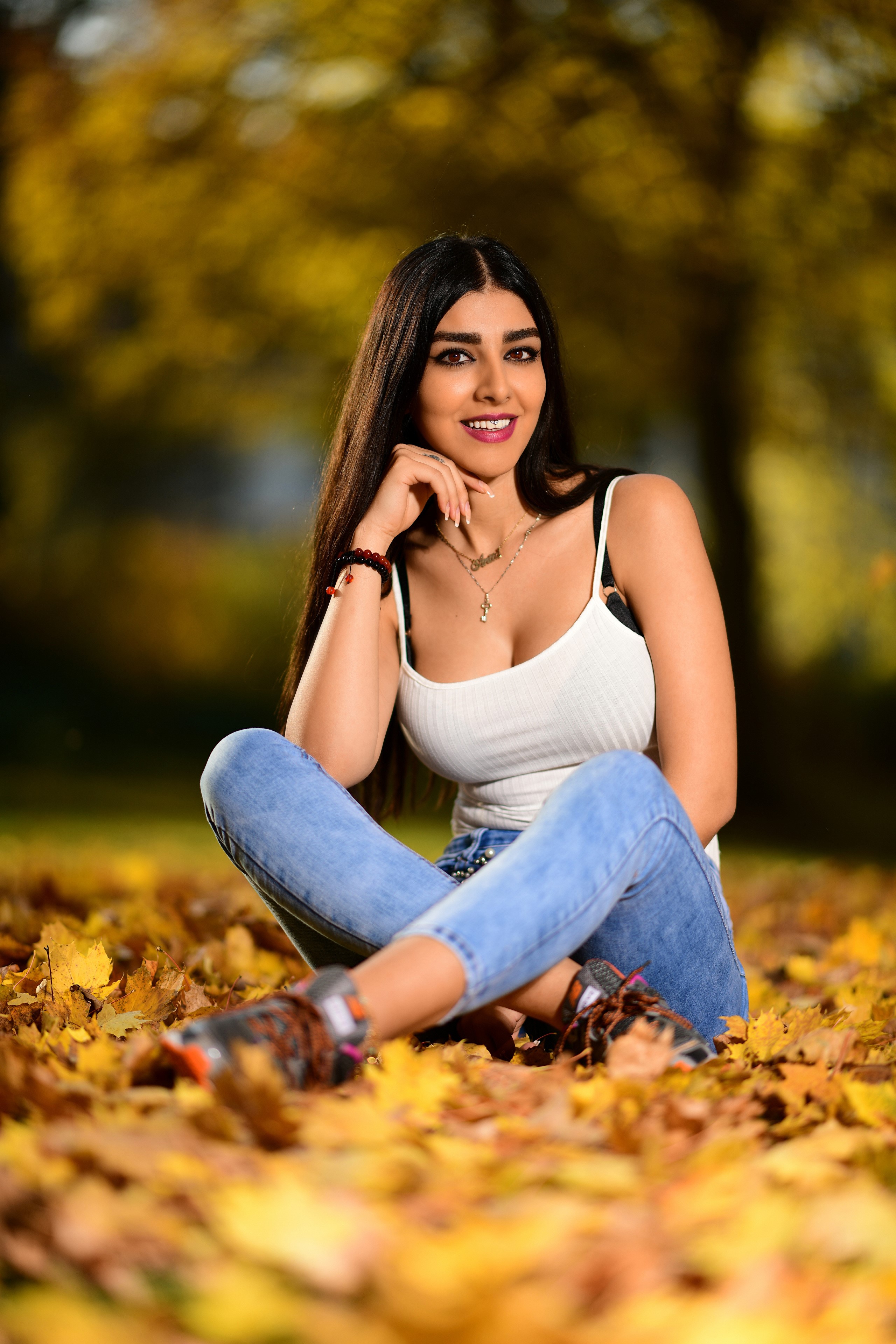 Anita sitting in autumn foliage HD Phone Wallpaper