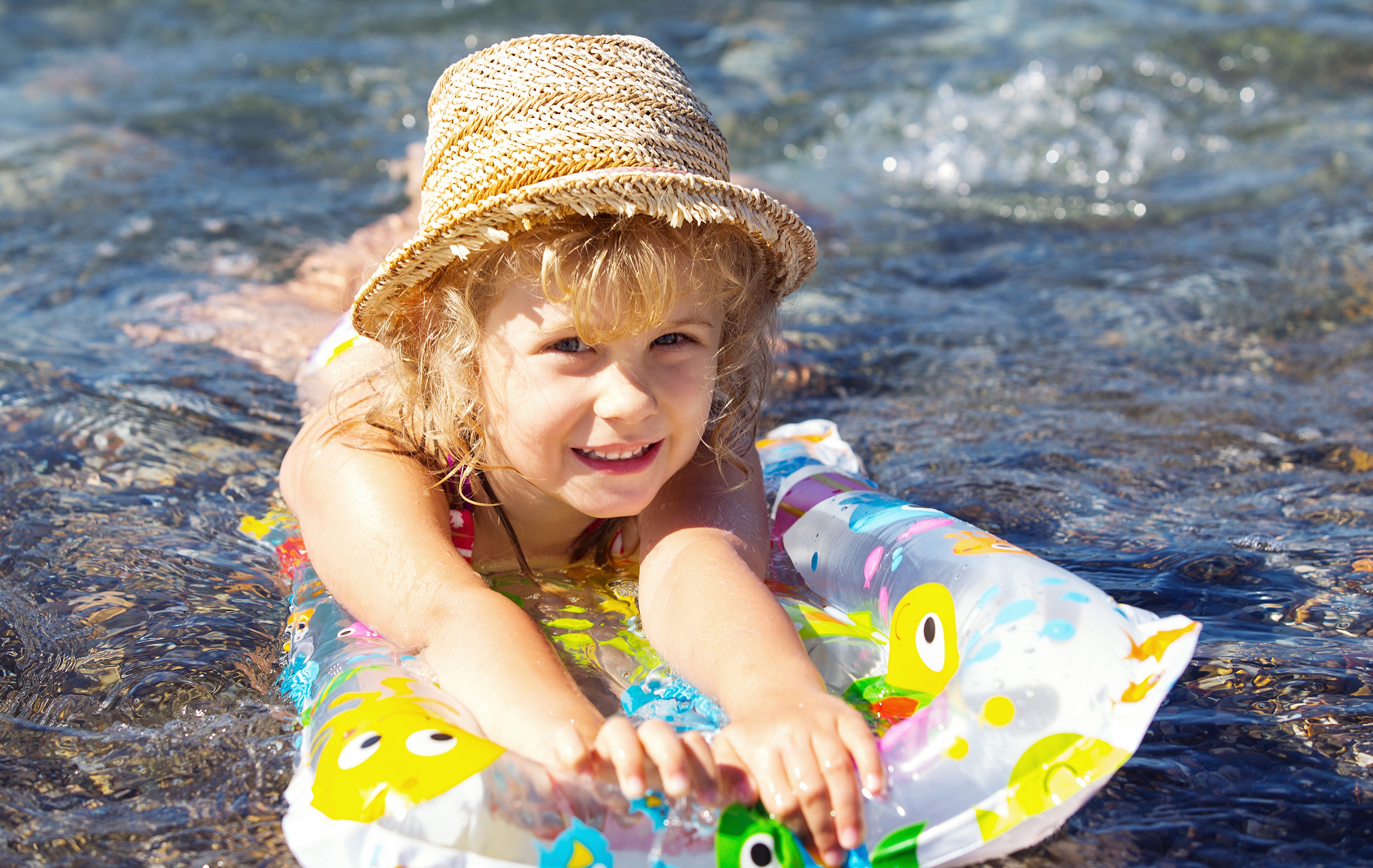Little girls Swims Hat Glance HD Wallpaper