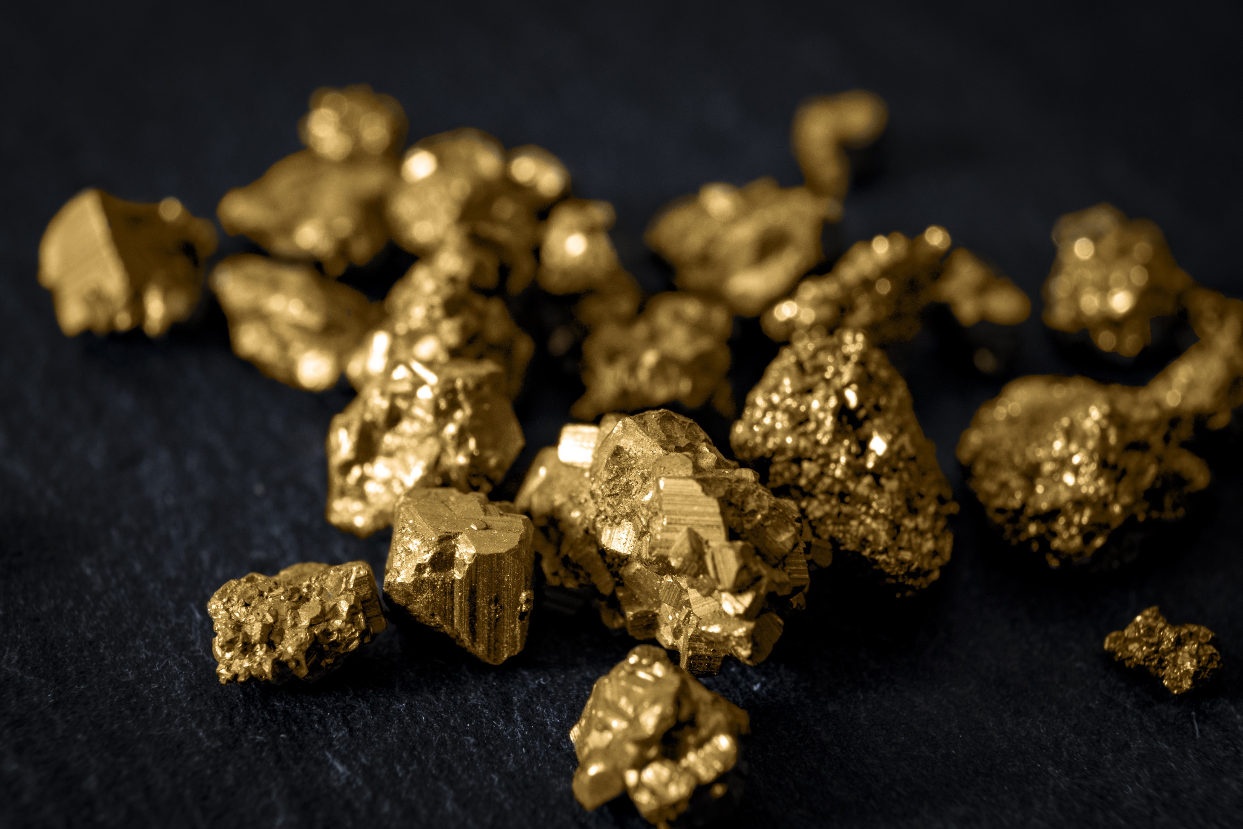 Many pieces of gold nuggets HD Wallpaper