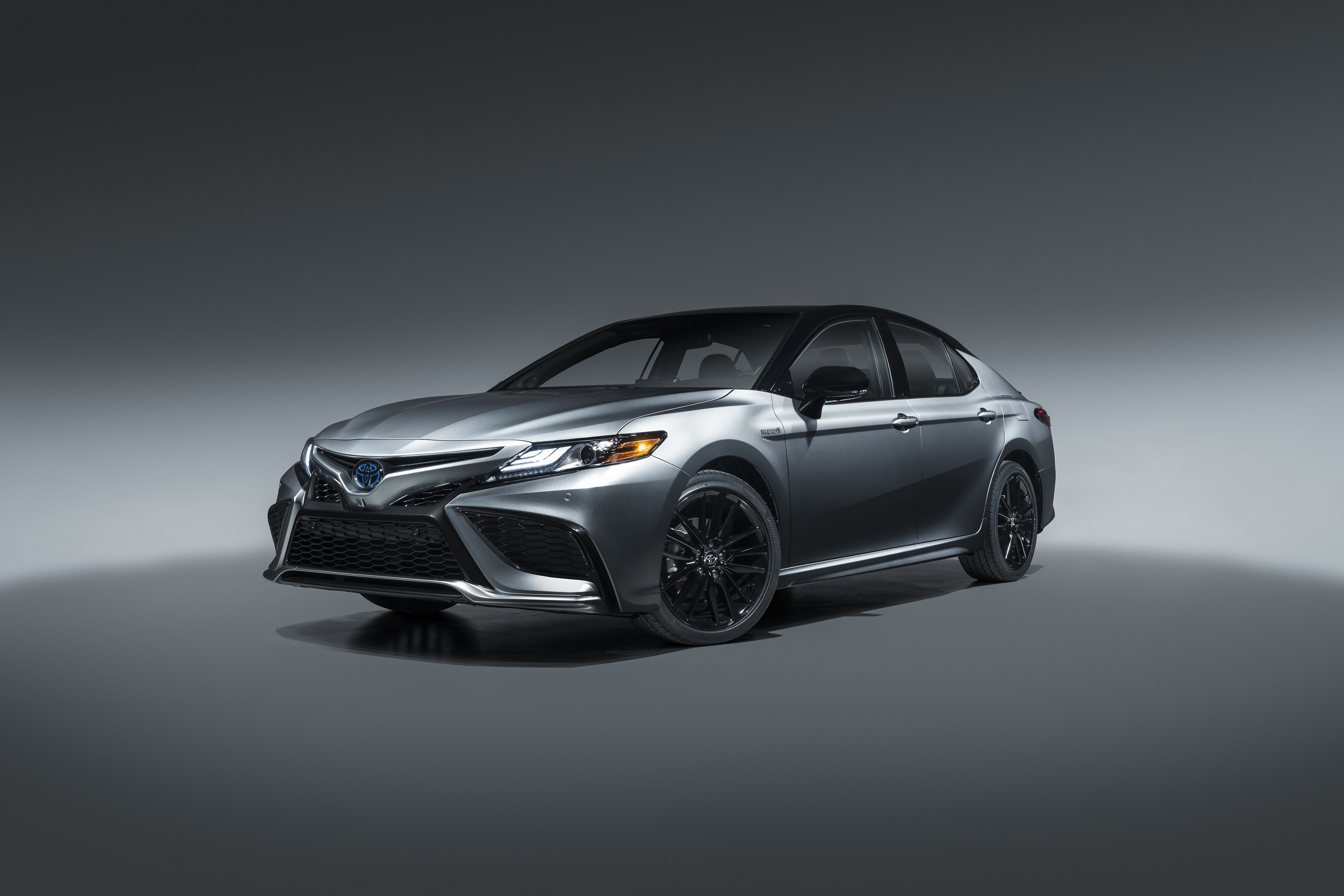 2020 Toyota Camry Hybrid XSE Metallic HD Wallpaper