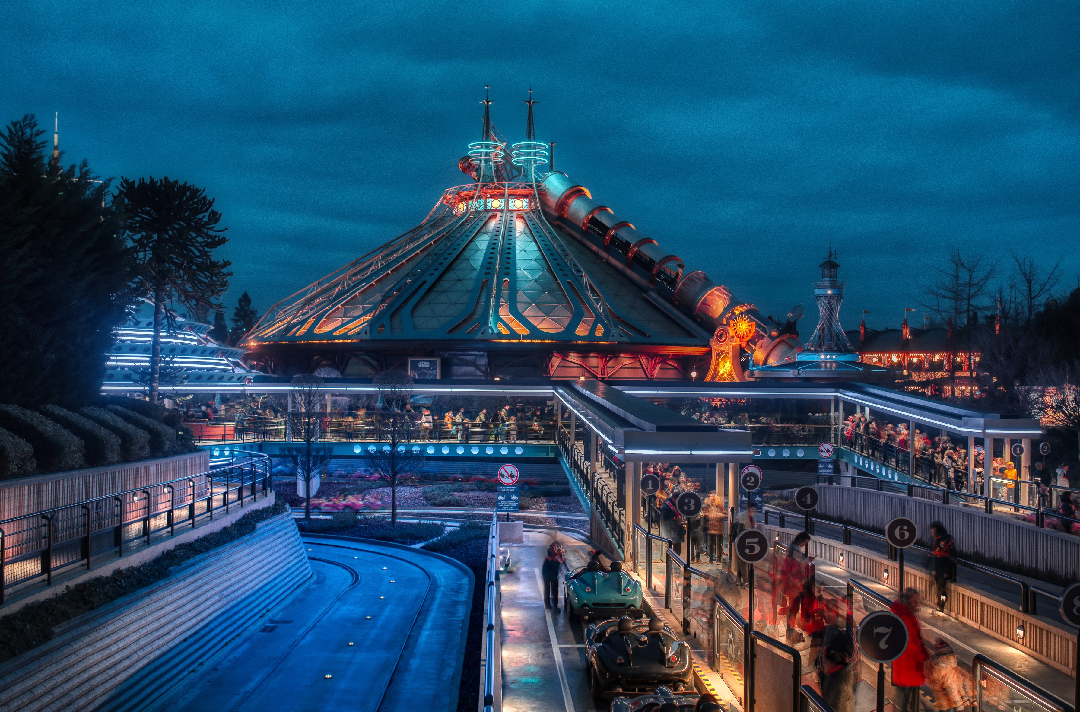 Space Mountain at Disneyland Paris at night HD Wallpaper