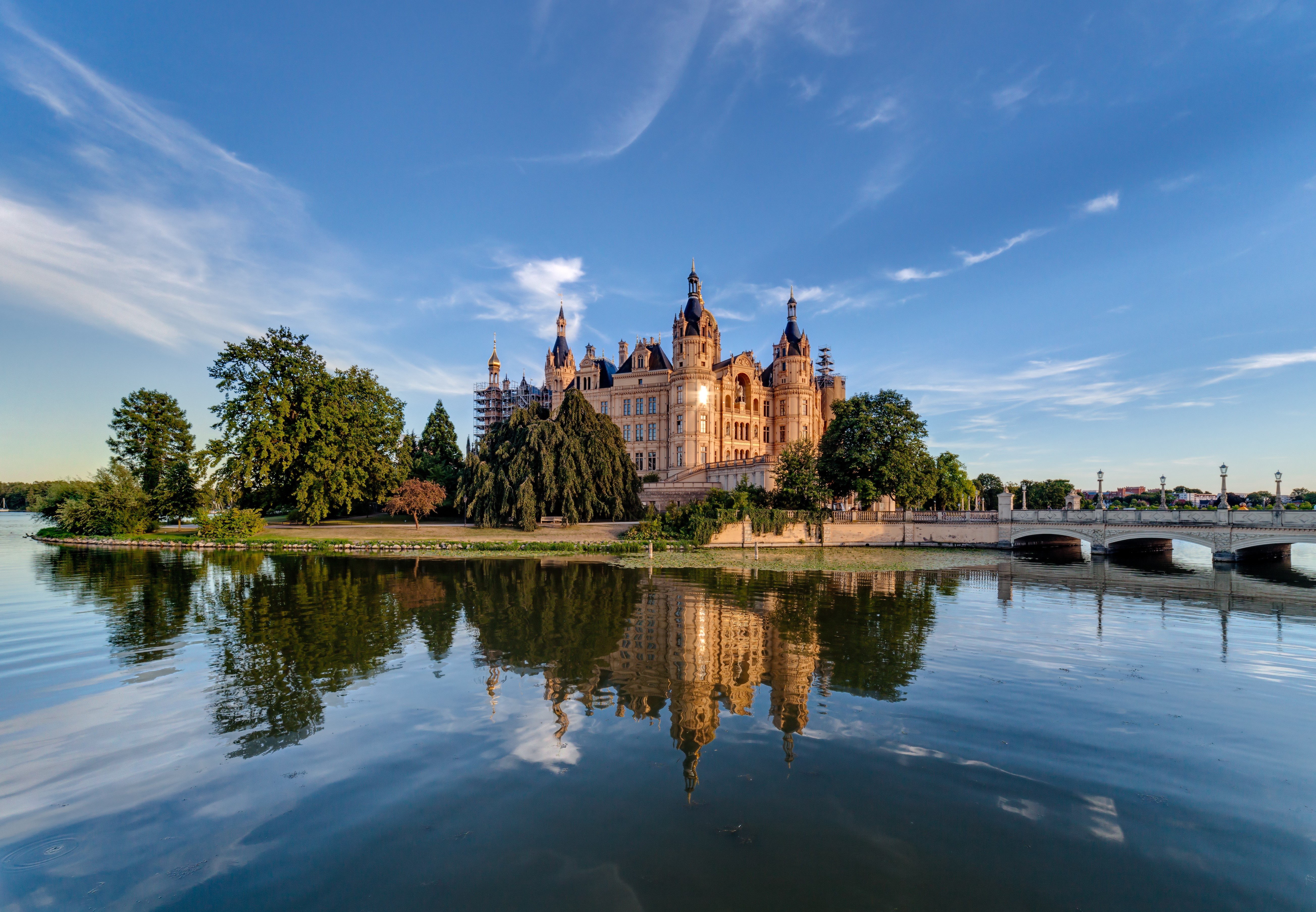Schweriner Schloss Castle on Lake in Germany HD Wallpaper