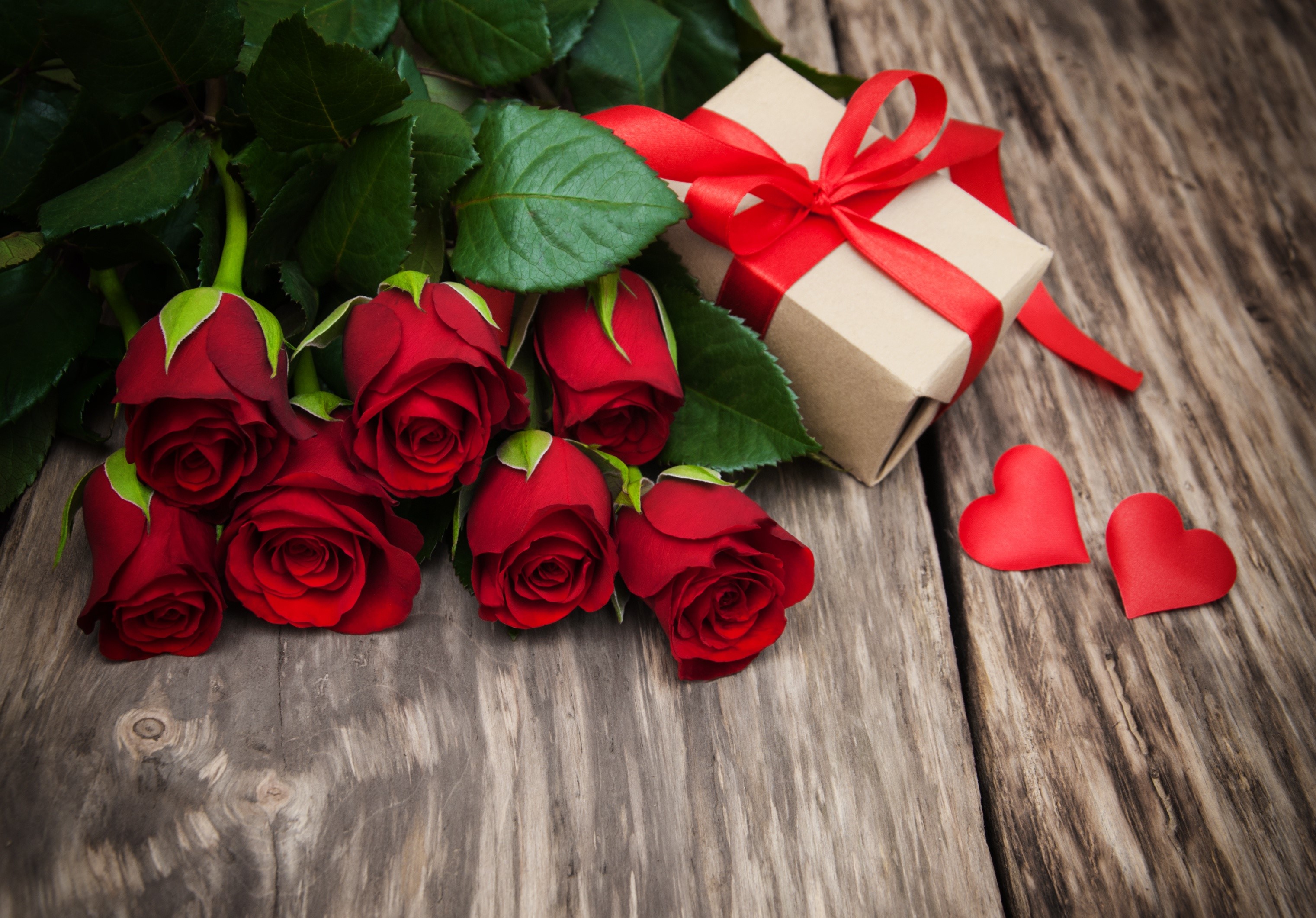 Red Roses and Gift Box with Hearts HD Wallpaper