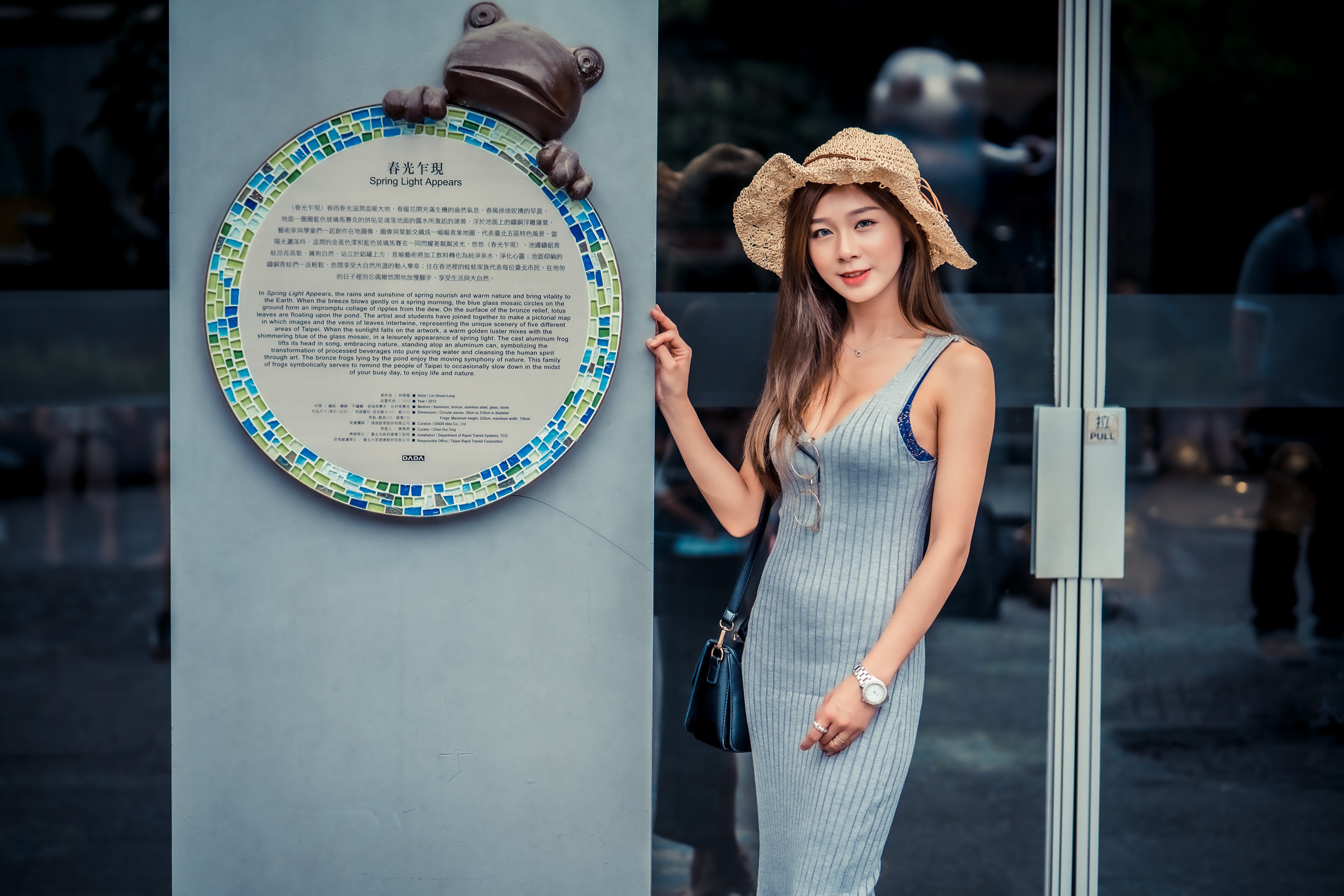 Asian woman in dress and hat HD Wallpaper