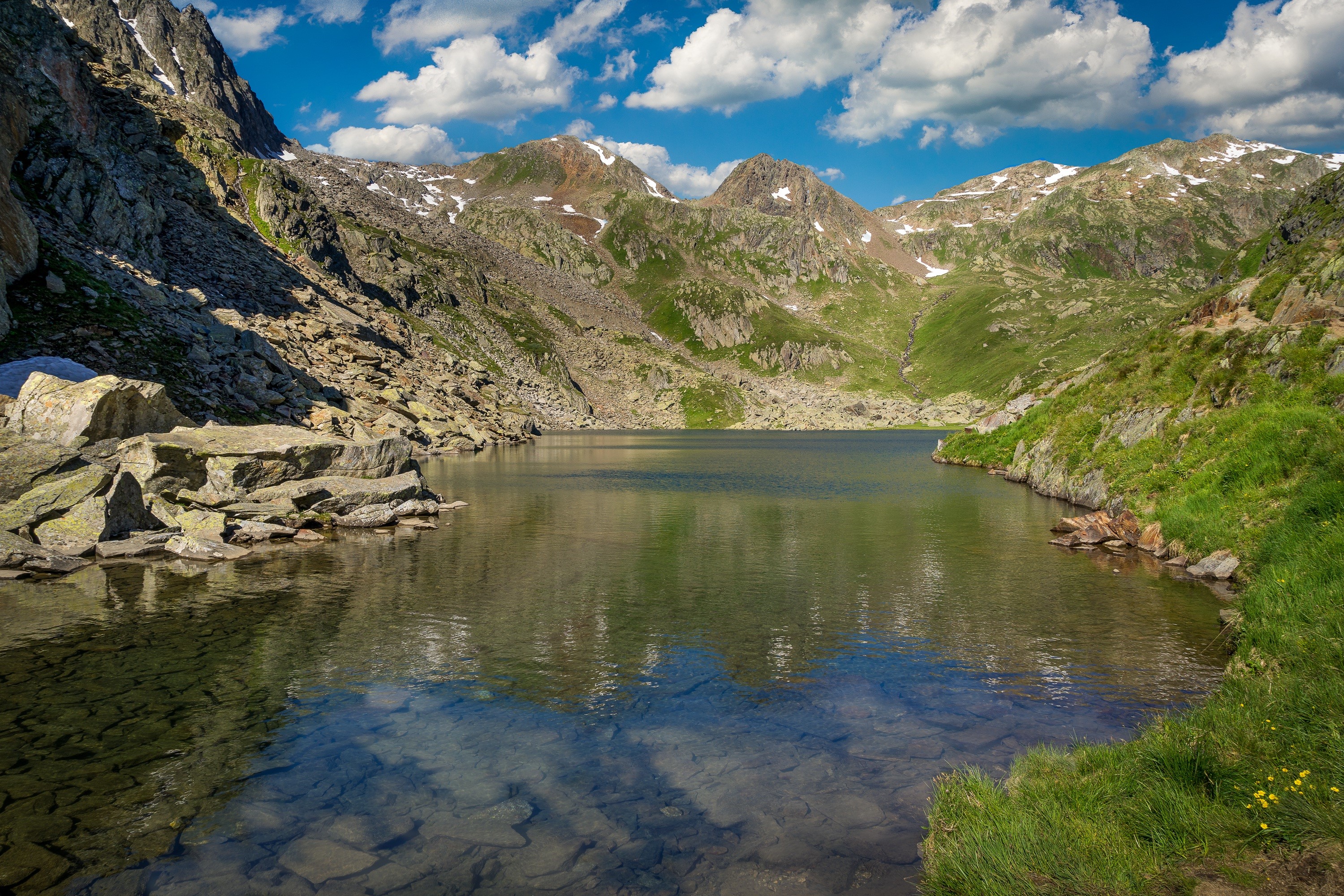 Tomasee lake with Piz Badus mountains in Switzerland HD Wallpaper