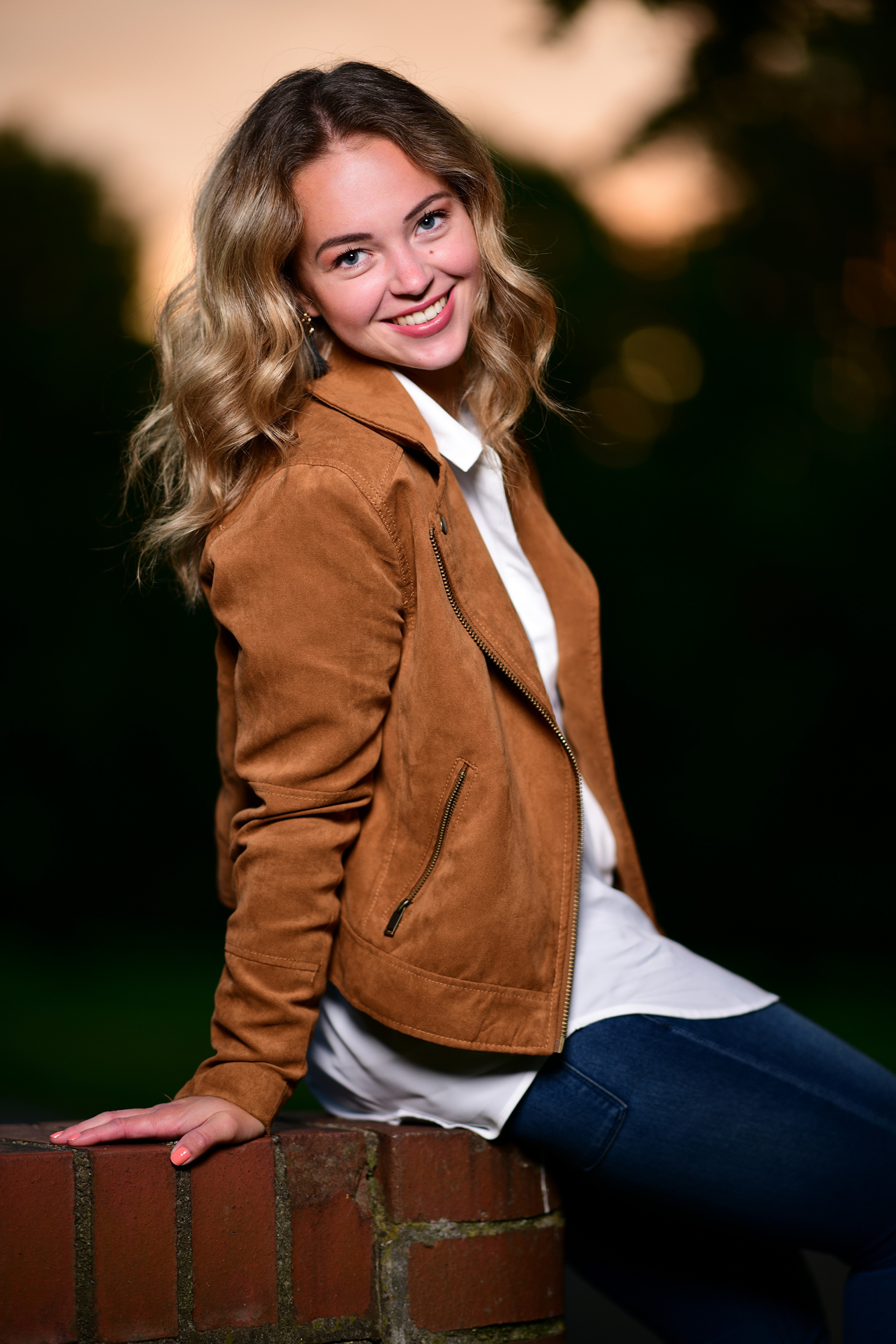Selina Blonde girl sitting wearing a jacket HD Phone Wallpaper