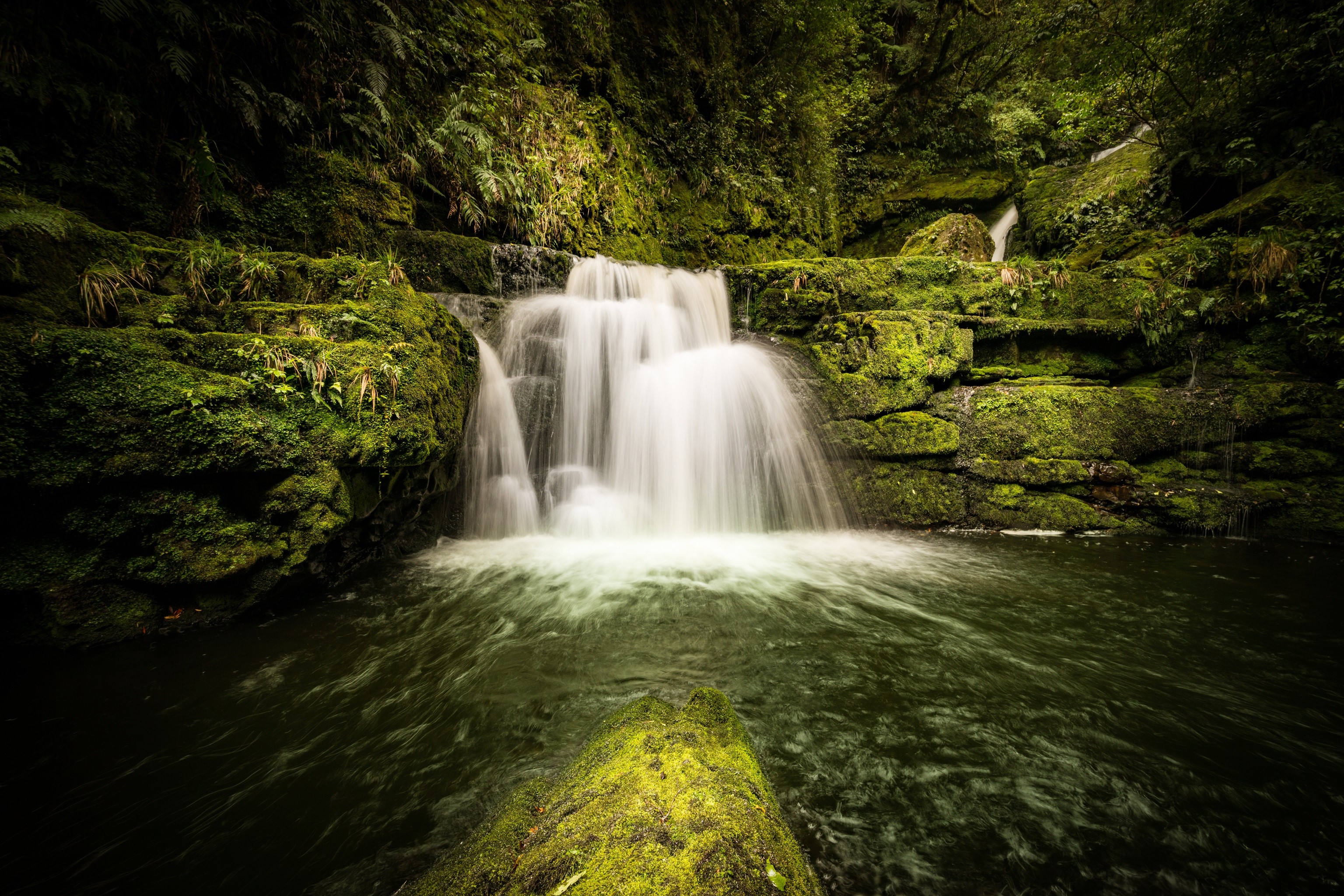 Lower McLean Falls, Tautuku River, New Zealand HD Wallpaper