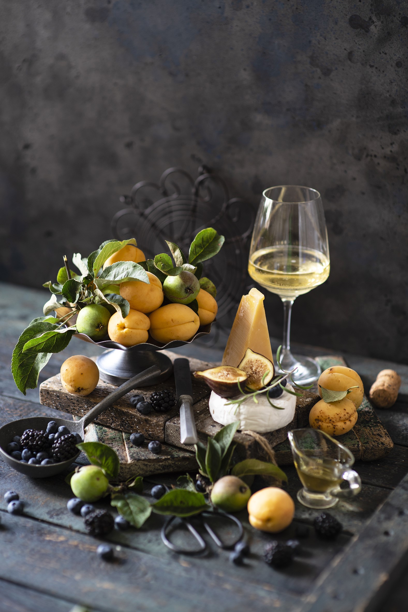Wine, cheese, apricots, figs, and berries on wooden planks HD Phone Wallpaper